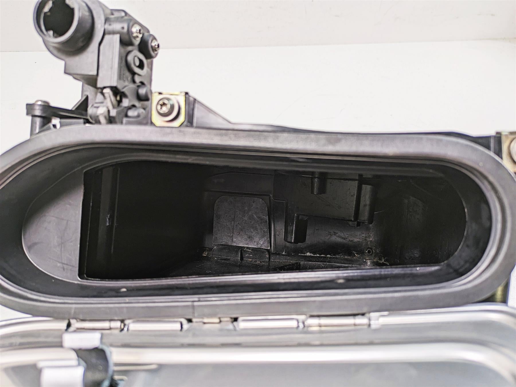 2007 BMW R1200RT K26 Right Glove Box & Titan Silver Lid 46637681544 {{ shop.shopifyCountryName }} - Mototech271