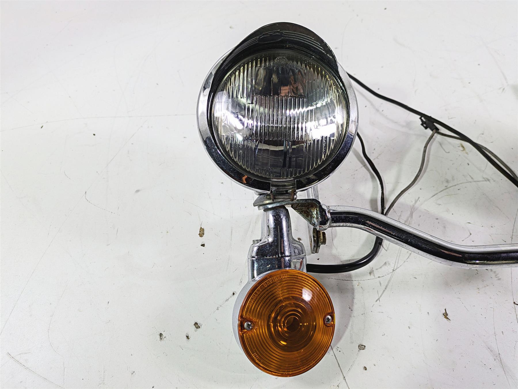 1992 Harley FLSTC Softail Heritage Front Spot Light & Blinker Set 58082-87 {{ shop.shopifyCountryName }} - Mototech271
