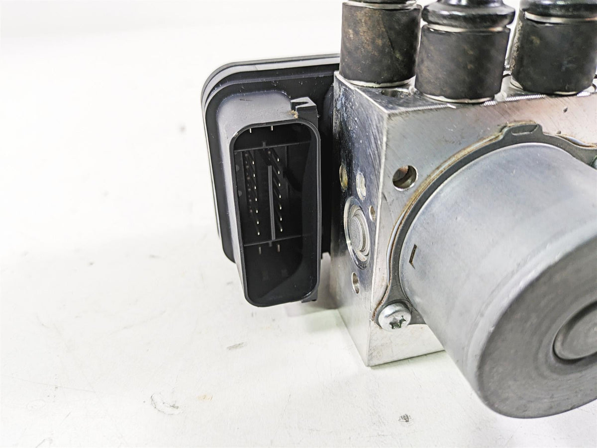 2021 Yamaha Tenere 700 XTZ7 Abs Brake Pump Unit Module BW3-85930-09-00 {{ shop.shopifyCountryName }} - Mototech271