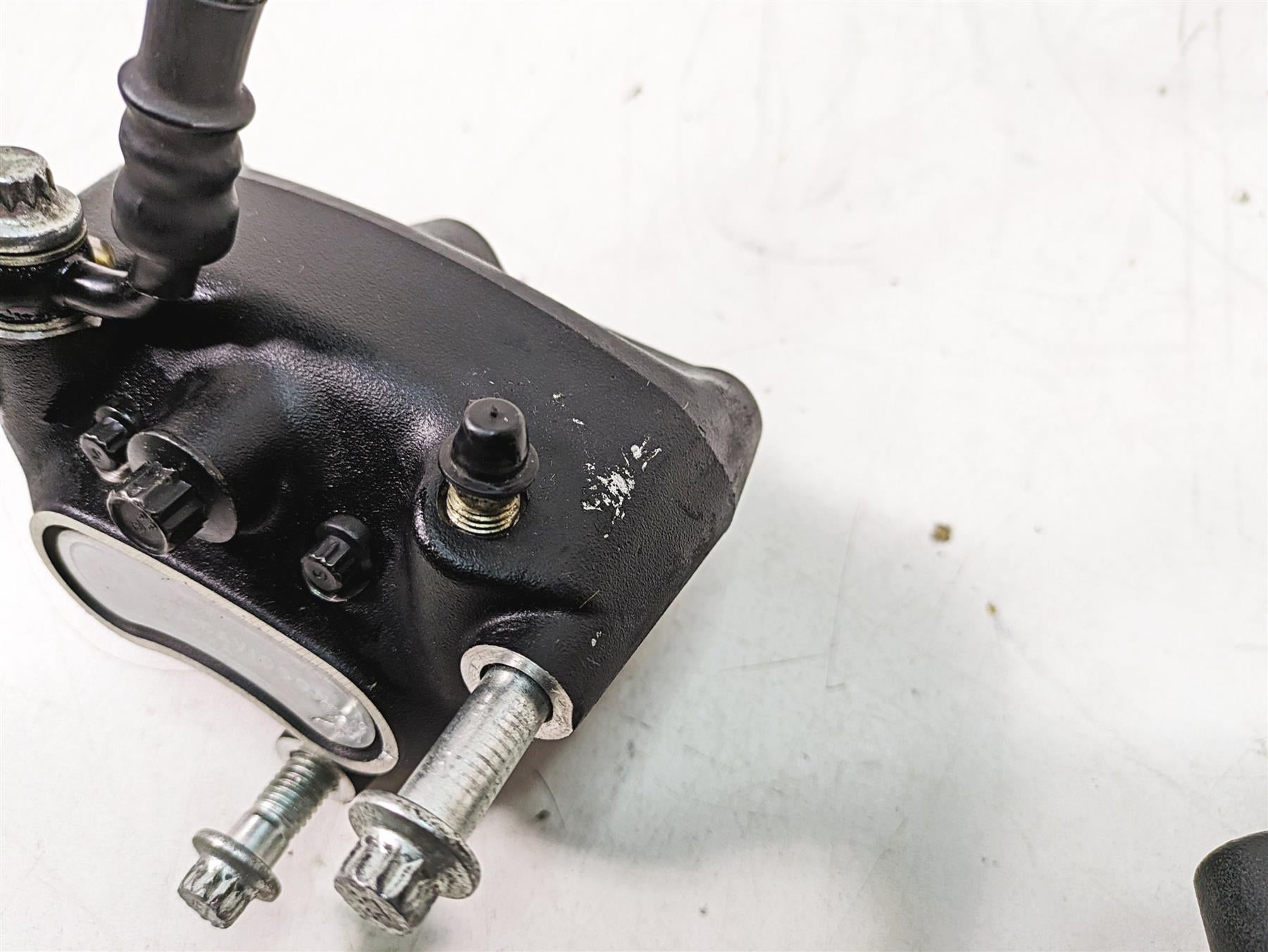 2006 Harley Touring FLHTCUI Electra Glide Front Brake Calipers 44023-00 44046-00 {{ shop.shopifyCountryName }} - Mototech271
