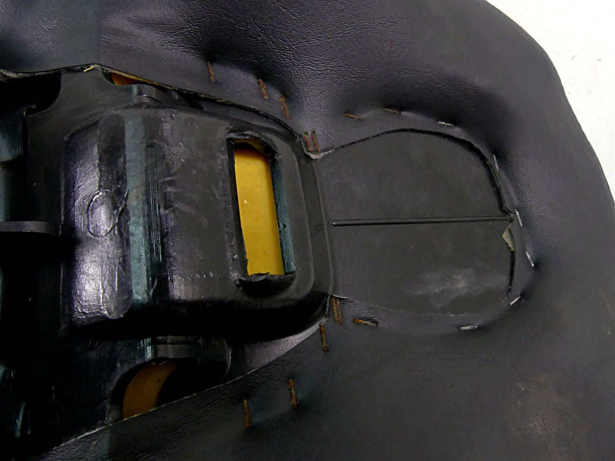 2010 Harley Touring FLHRC Road King Nice Seat Saddle 52329-09 {{ shop.shopifyCountryName }} - Mototech271