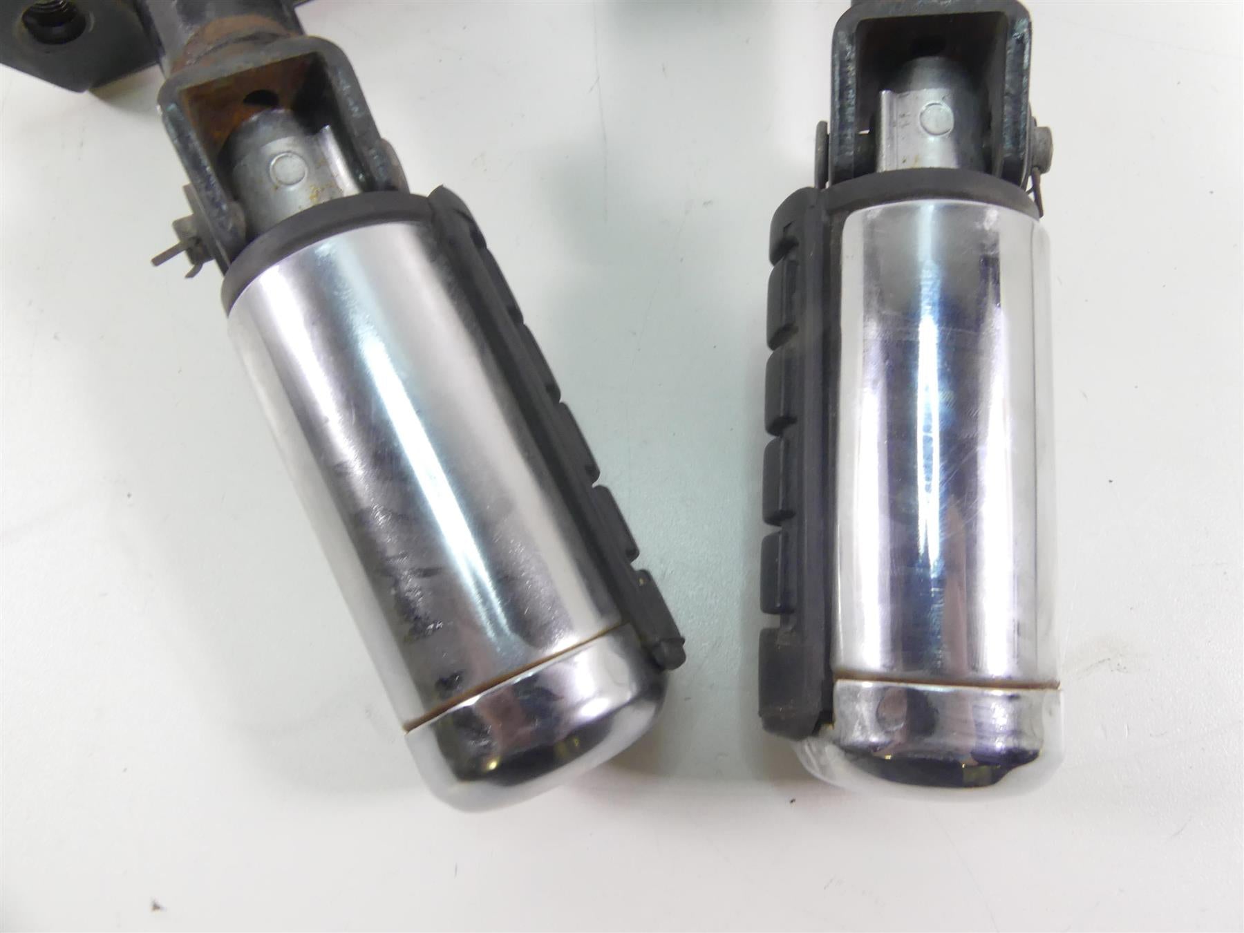 1998 Honda Shadow VT1100T Rear Passenger Footpeg Foot Rest Set 50715-MBC-000 {{ shop.shopifyCountryName }} - Mototech271