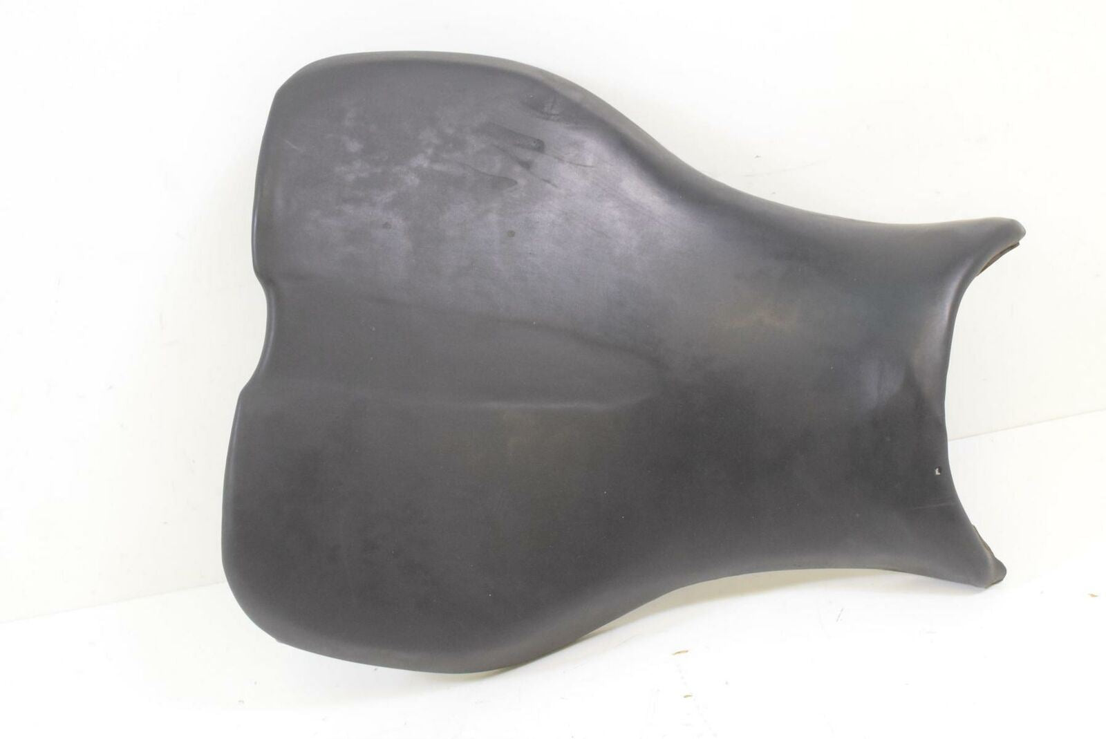 2009 Triumph Daytona 675 Front Rider Driver Seat Saddle T2306402 {{ shop.shopifyCountryName }} - Mototech271