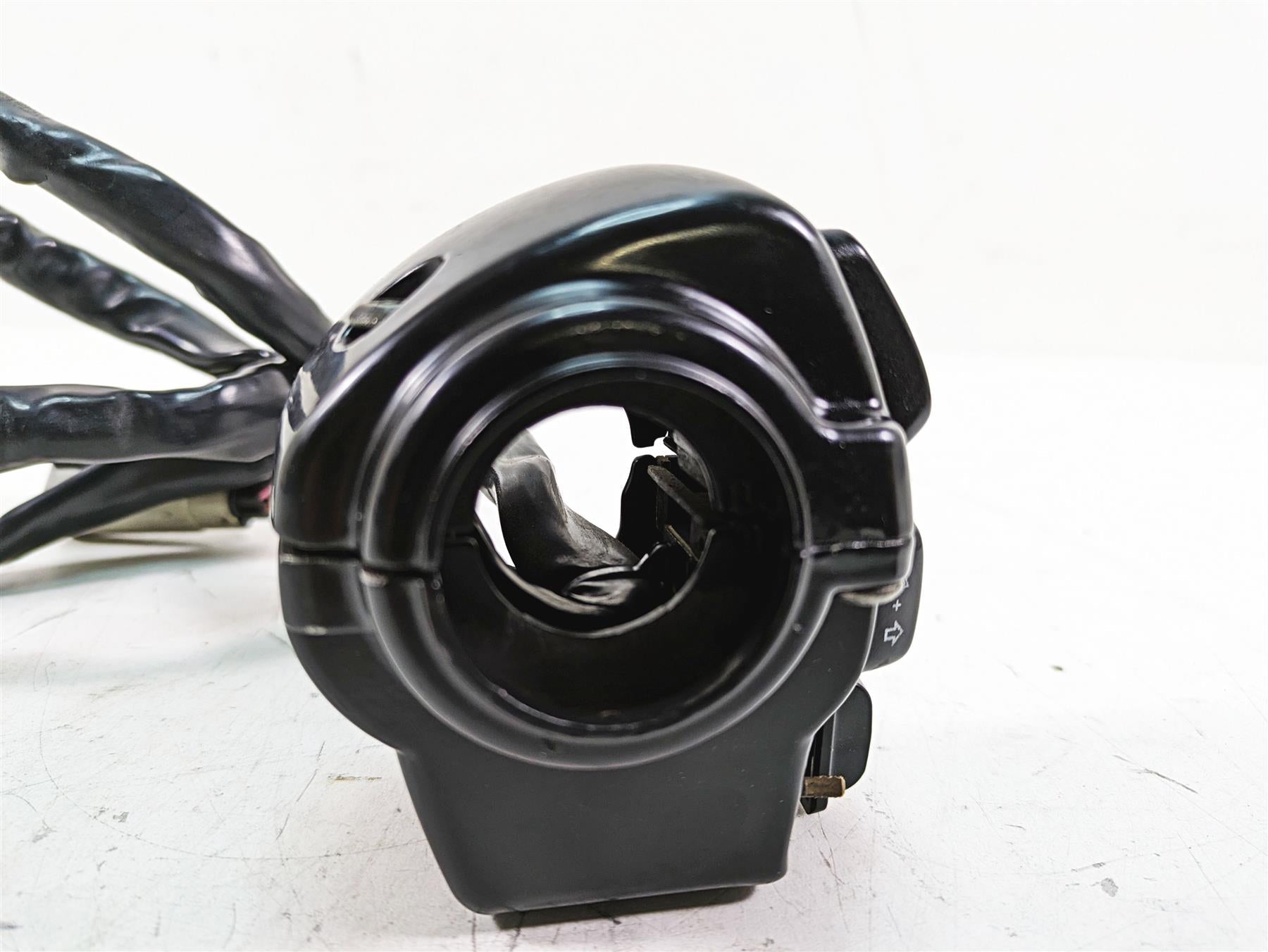 2008 Harley FLHTCU Electra Glide Left Hand Control Switch - Read 71682-06A {{ shop.shopifyCountryName }} - Mototech271