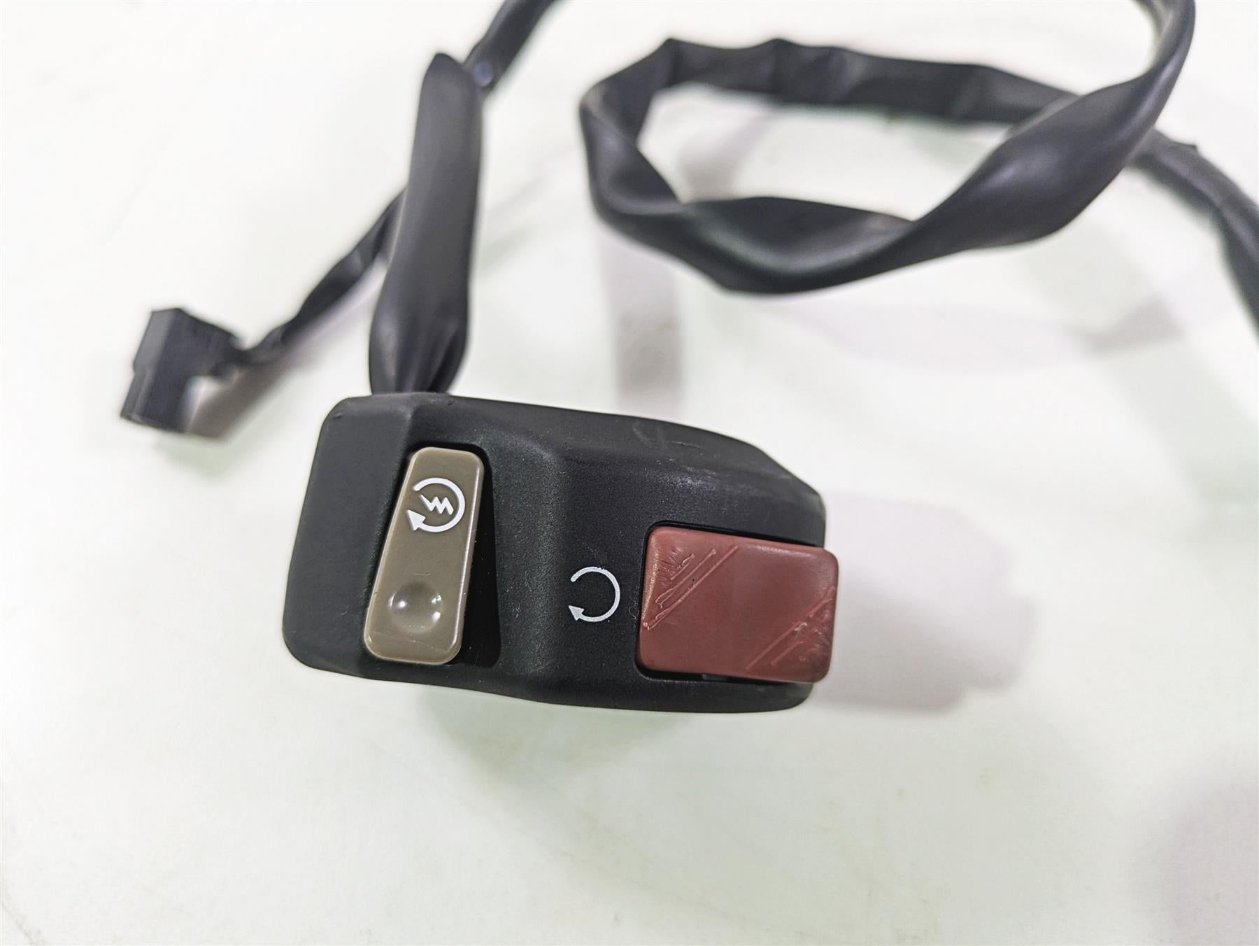 2020 Kawasaki ZX6R Ninja Right Hand Start Stop Kill Control Switch 46091-0421 {{ shop.shopifyCountryName }} - Mototech271