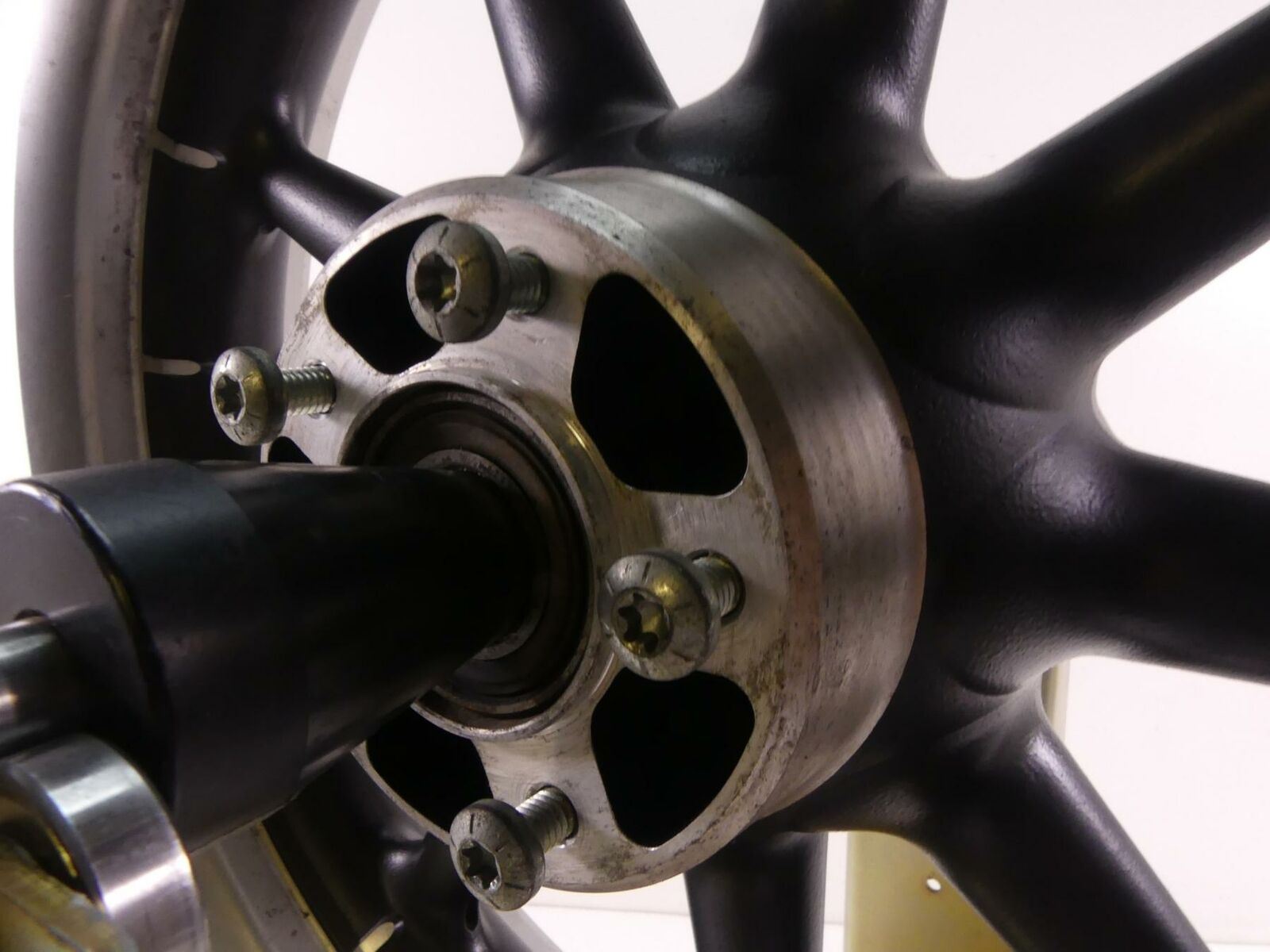 2001 Harley Touring FLHTCUI Electra Glide Front Wheel Rim 16x3 9 Spoke 43493-00 {{ shop.shopifyCountryName }} - Mototech271