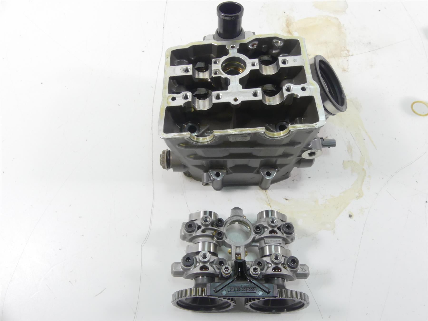 2015 KTM 1190 Adventure R Front Cylinderhead Cylinder Head - Read 6133602010024 {{ shop.shopifyCountryName }} - Mototech271