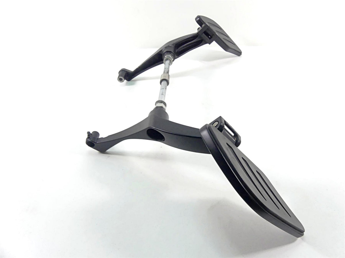 2011 Victory Cross Country Rear Passenger Footpeg Set - Read 5136384 5136382 {{ shop.shopifyCountryName }} - Mototech271