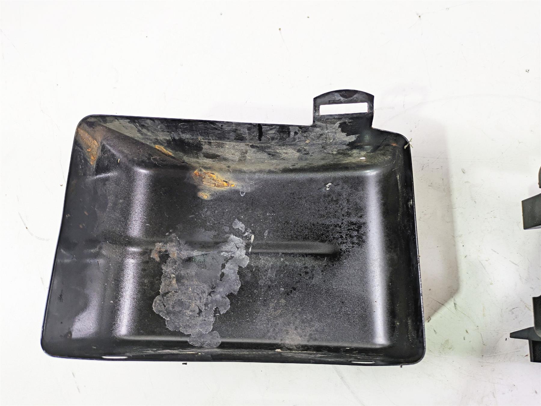 2016 Harley FXDWG Dyna Wide Glide Electric Tray Stay & Cover 70367-12 {{ shop.shopifyCountryName }} - Mototech271