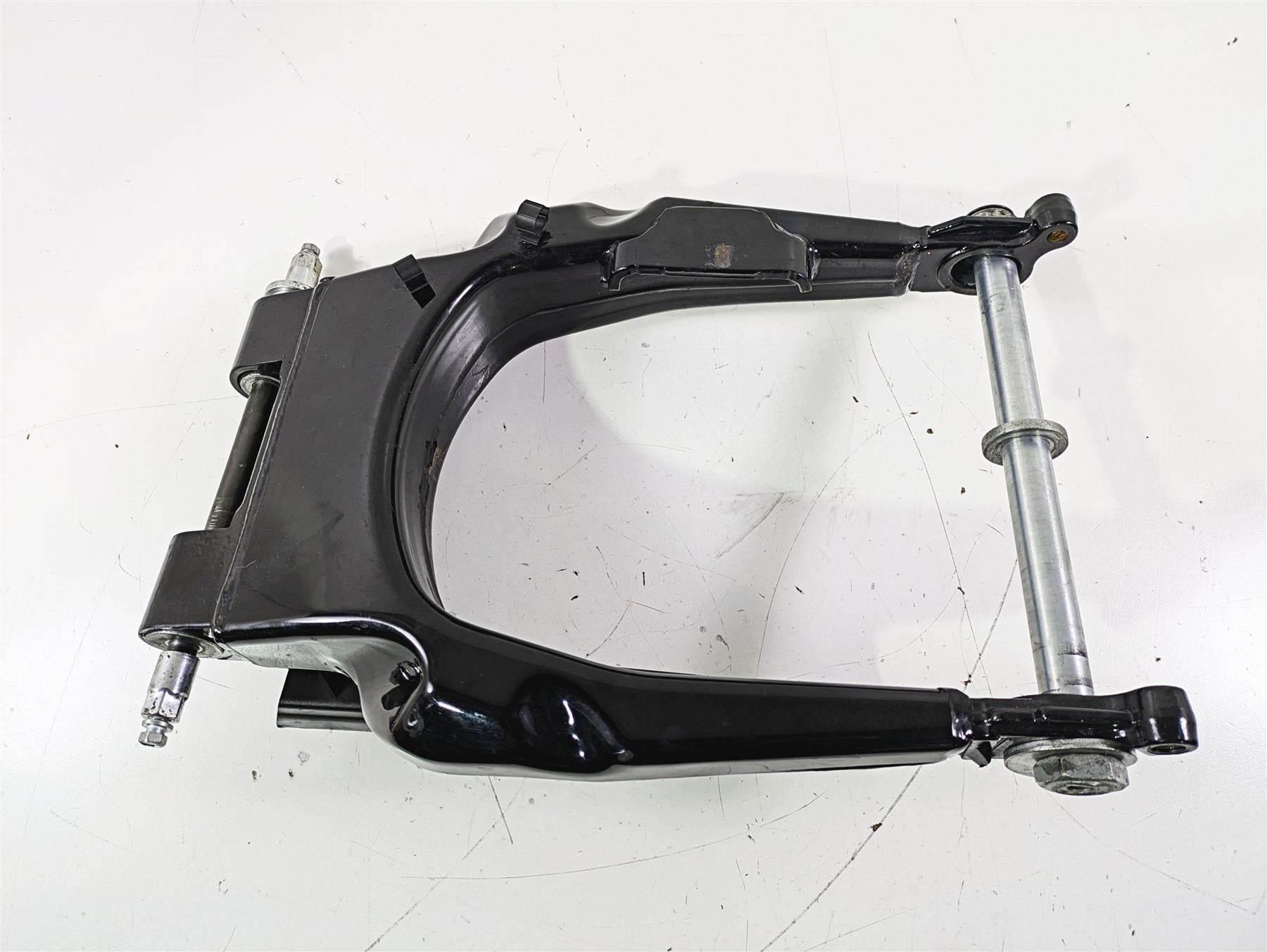 2015 Harley Touring FLHTKL E -Glide Low Rear Swingarm + Axle Set 47549-09A {{ shop.shopifyCountryName }} - Mototech271