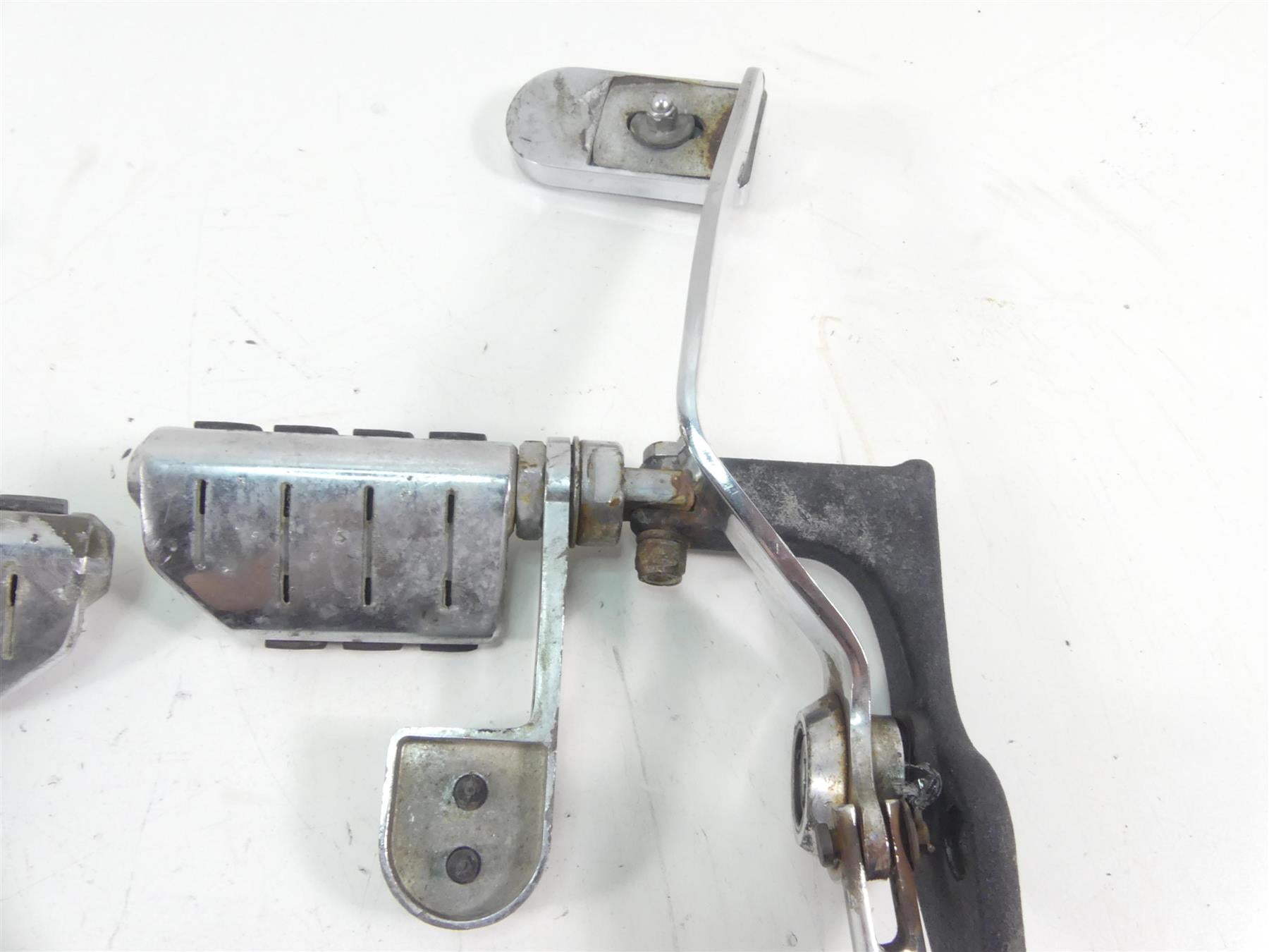 1998 Harley Dyna FXDL Low Rider Raider Front FW Control Footpeg Lever 30-7050 {{ shop.shopifyCountryName }} - Mototech271
