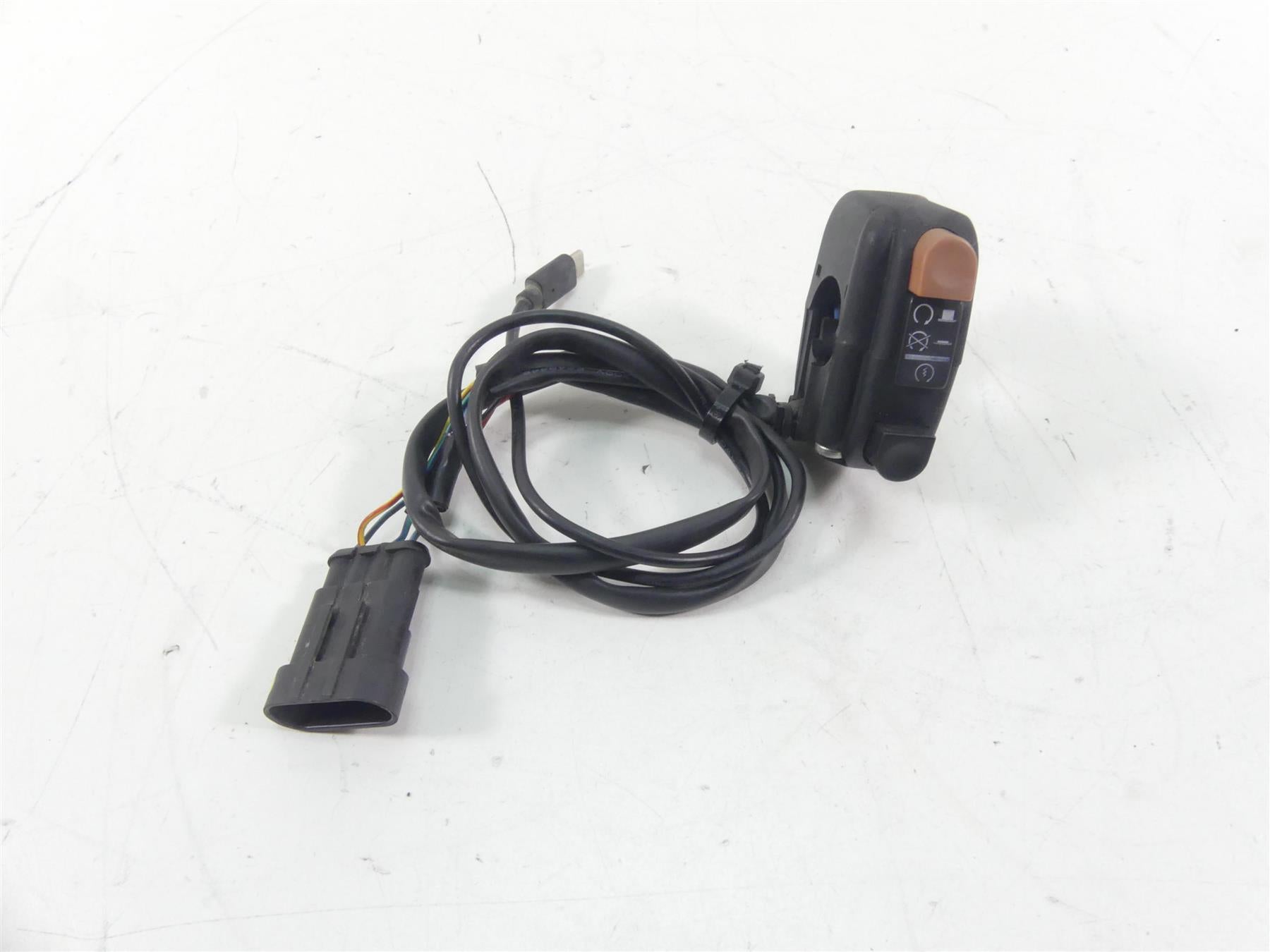 2014 Moto Guzzi Griso 1200 SE 8V Right Hand Start Kill Control Switch B045021 {{ shop.shopifyCountryName }} - Mototech271
