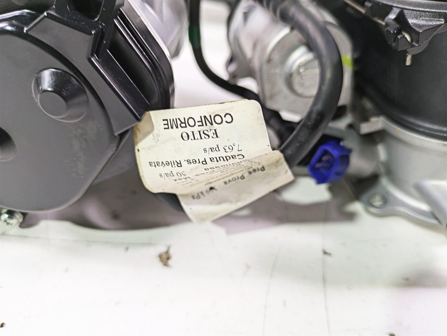 2015 Ducati Panigale 1299 S Throttle Body Set & Air Box Cover 28240893A {{ shop.shopifyCountryName }} - Mototech271