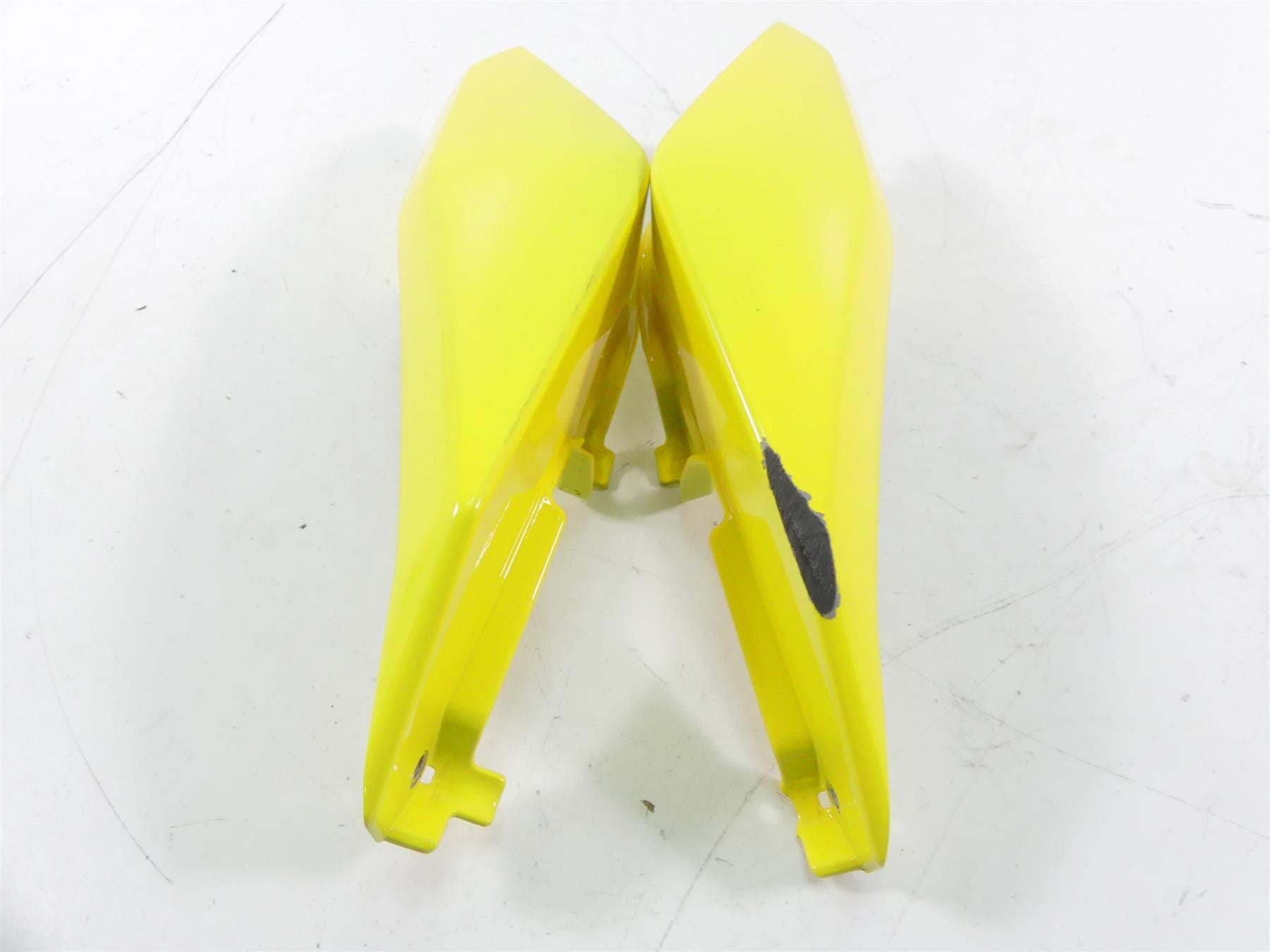 2015 Yamaha MT09 FZ09 Rear Tail Side Cover Fairing Set 1RC-21721-00-00 {{ shop.shopifyCountryName }} - Mototech271