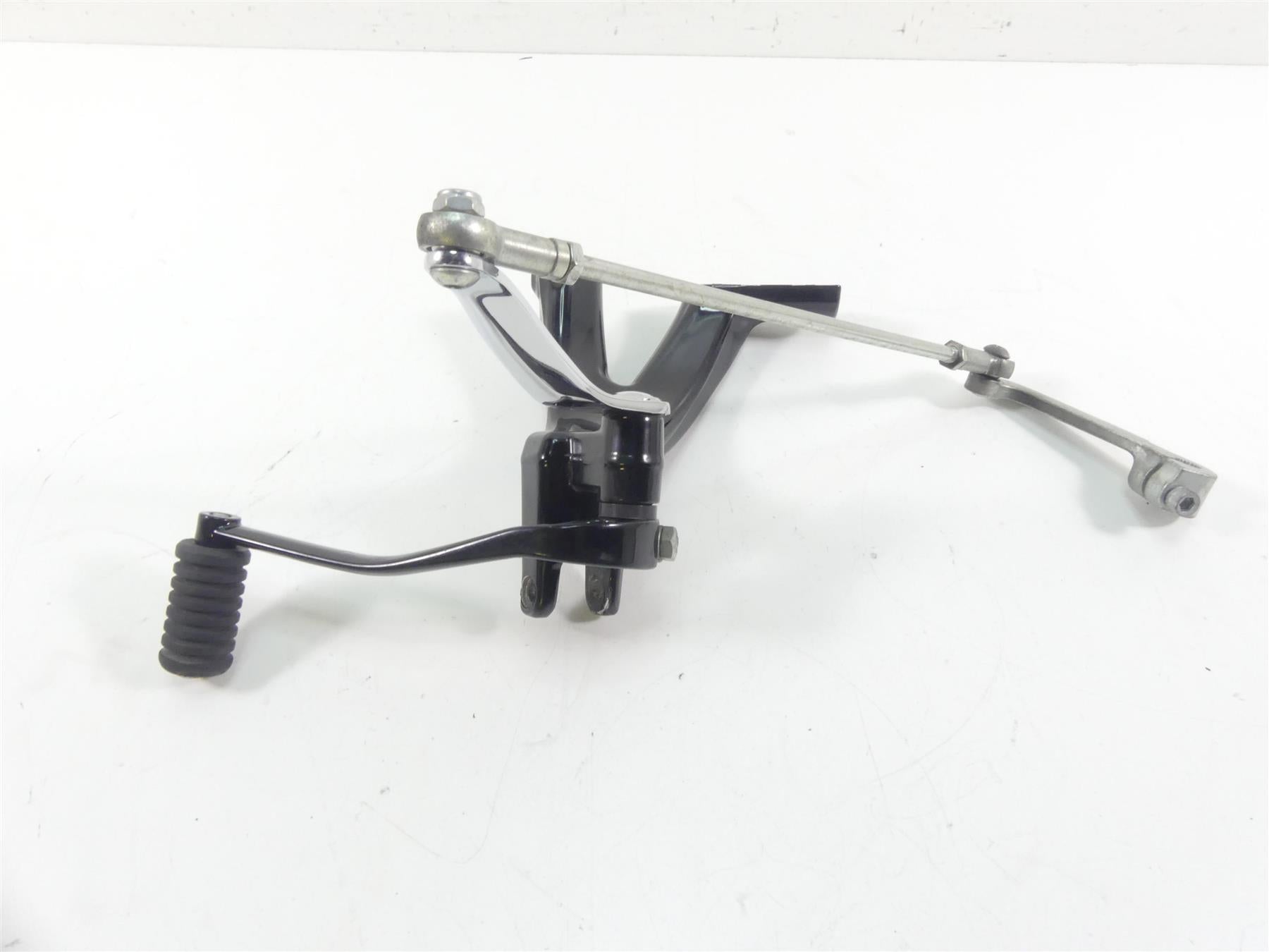 2018 Harley Softail FXFB Fat Bob Left Rider Footpeg Mount & Shifter FW 33600134 {{ shop.shopifyCountryName }} - Mototech271
