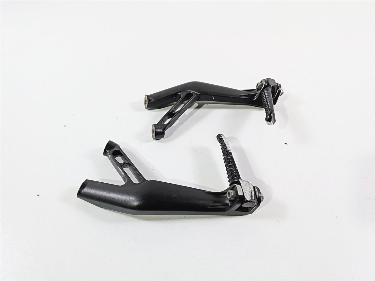 2016 Yamaha YZF R1 RN32 Rear Passenger Foot Peg Set 2CR-2741L-00-00 2CR-2742L-00 {{ shop.shopifyCountryName }} - Mototech271