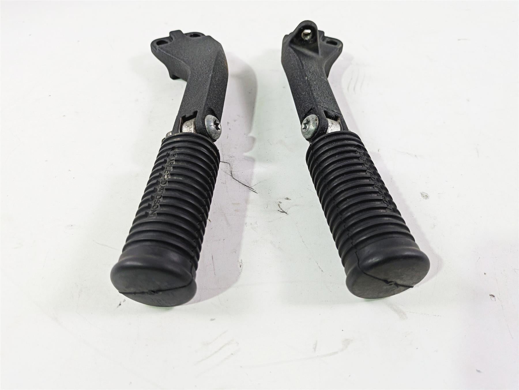2015 Harley FXDF Dyna Fat Bob Rear Passenger Footpeg Rest Set 49224-06A 49230-06 {{ shop.shopifyCountryName }} - Mototech271