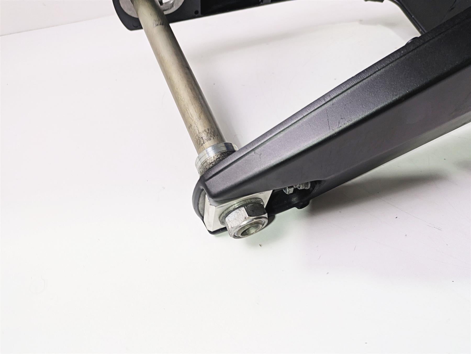 2009 Yamaha FZ1 FZS10 Fazer Straight Rear Swingarm & Axle Set 2D1-22110-11-00 {{ shop.shopifyCountryName }} - Mototech271