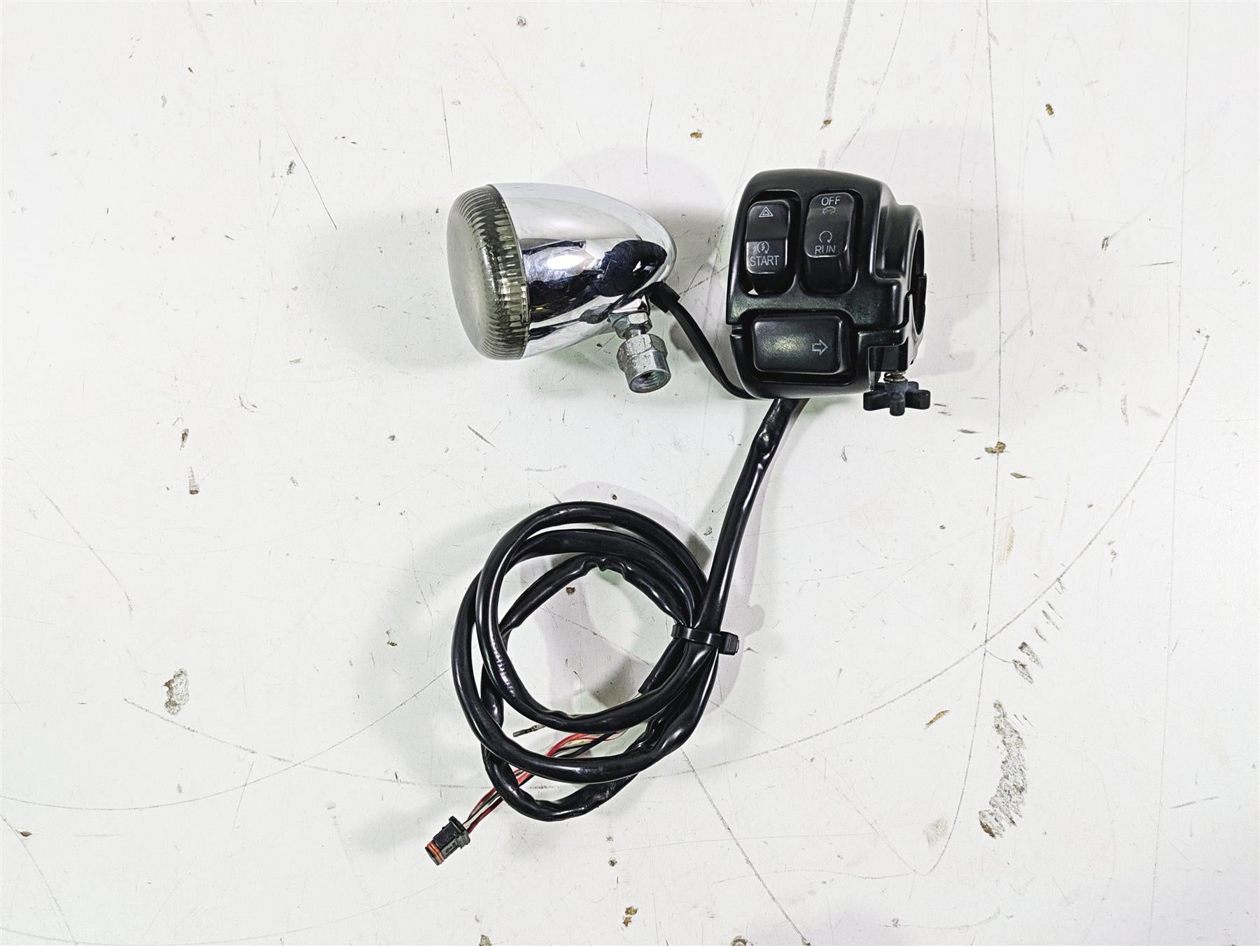 2015 Harley FXDL Dyna Low Rider Right Hand Control Switch 72944-12 {{ shop.shopifyCountryName }} - Mototech271