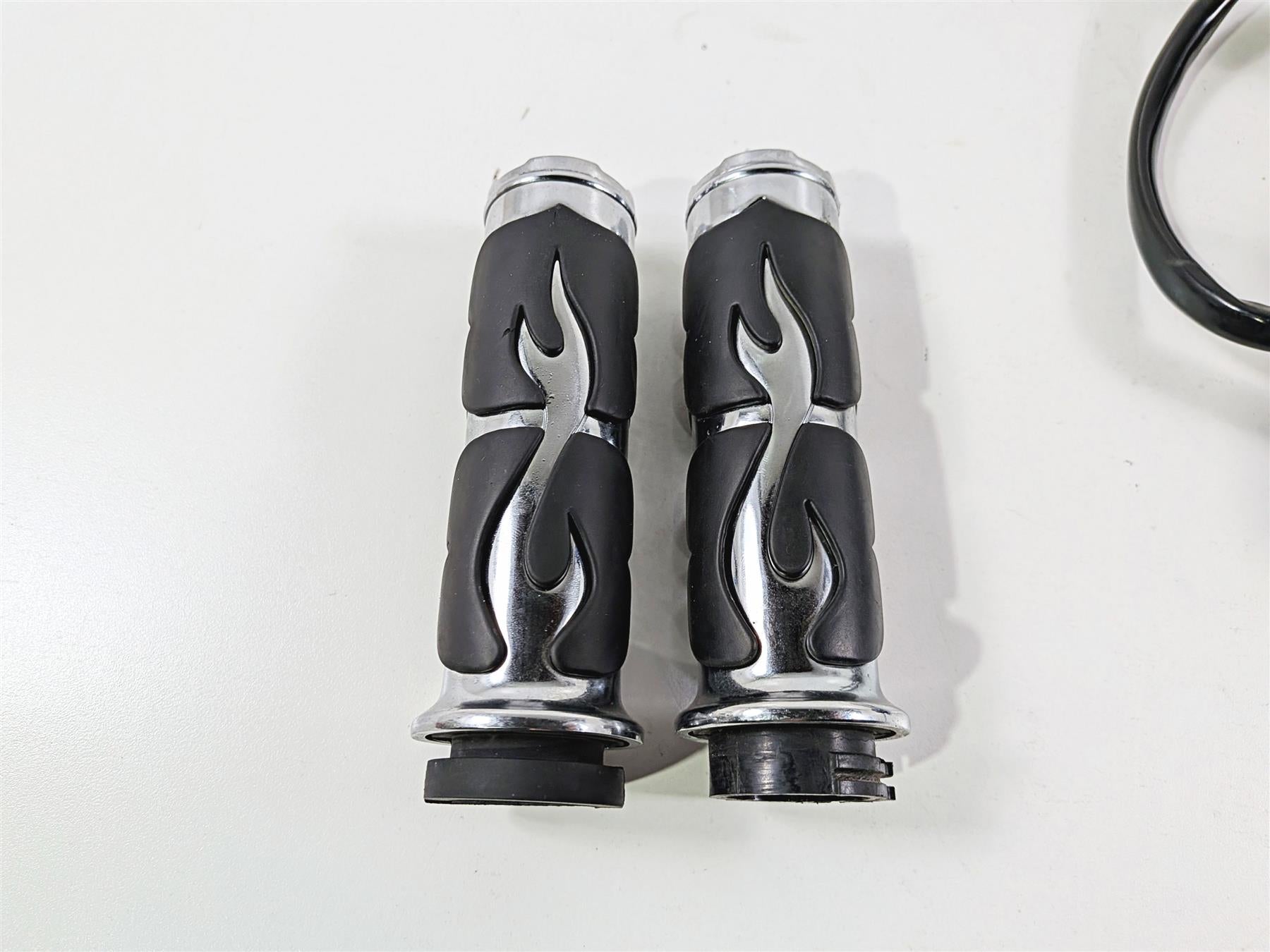 2009 Harley FXCWC Softail Rocker Right Hand Control Switch + Grips 71684-06A {{ shop.shopifyCountryName }} - Mototech271