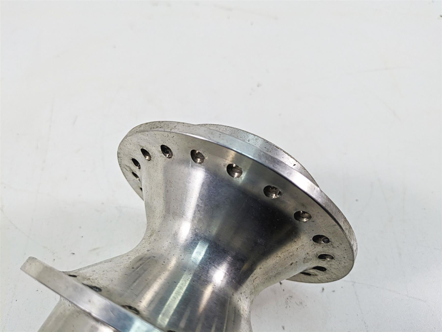 2009 Harley FXDC Dyna Super Glide Custom Front Spoke Wheel Hub 43105-08 {{ shop.shopifyCountryName }} - Mototech271