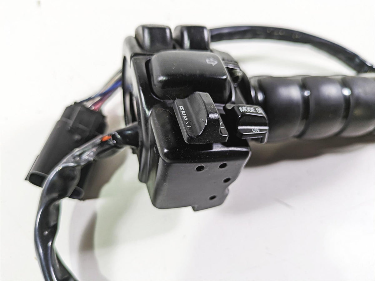 2008 Harley Touring FLHTCU E-Glide 105TH Right Control Switch Cruise 71684-06A {{ shop.shopifyCountryName }} - Mototech271