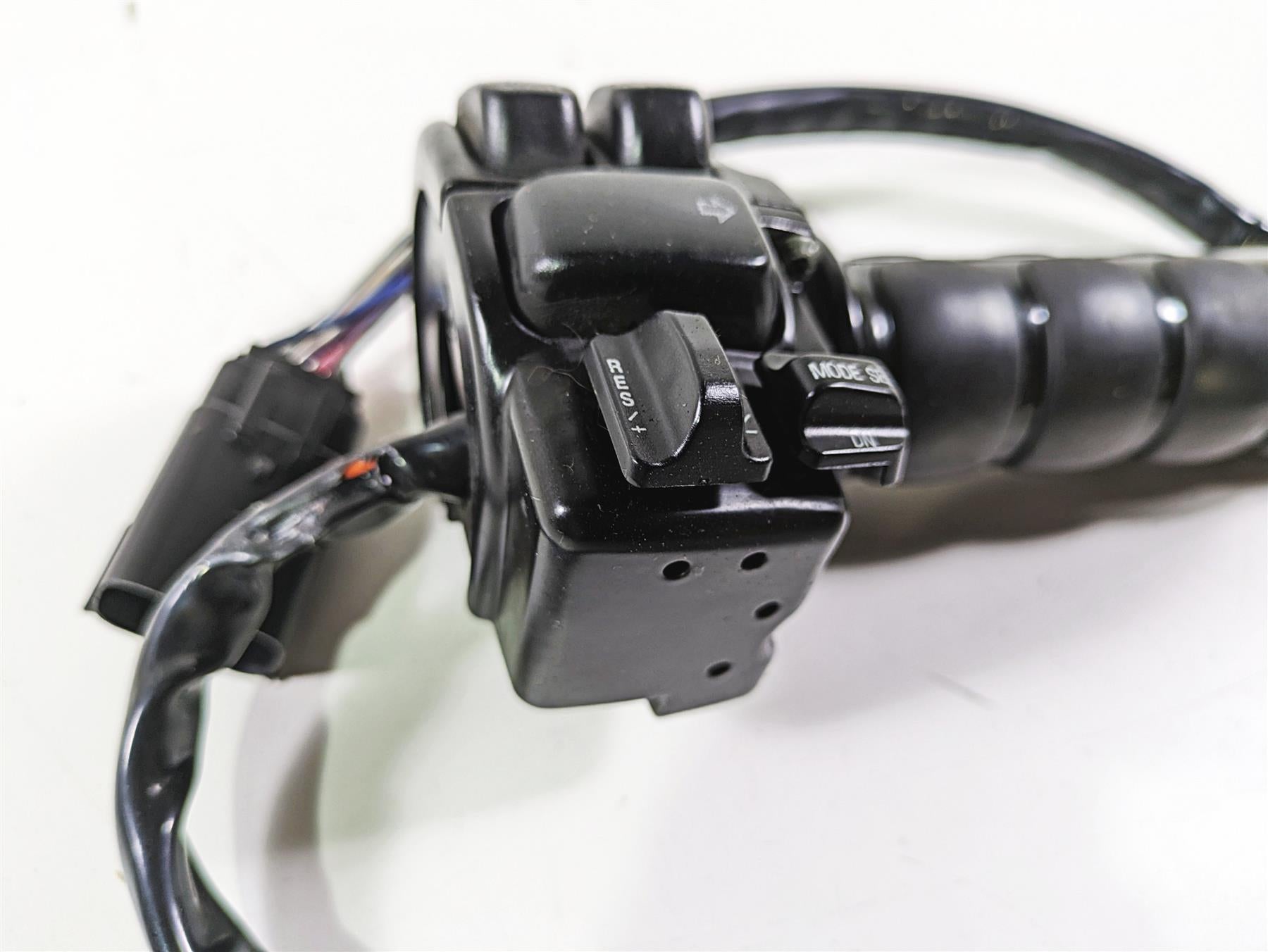2008 Harley Touring FLHTCU E-Glide 105TH Right Control Switch Cruise 71684-06A {{ shop.shopifyCountryName }} - Mototech271