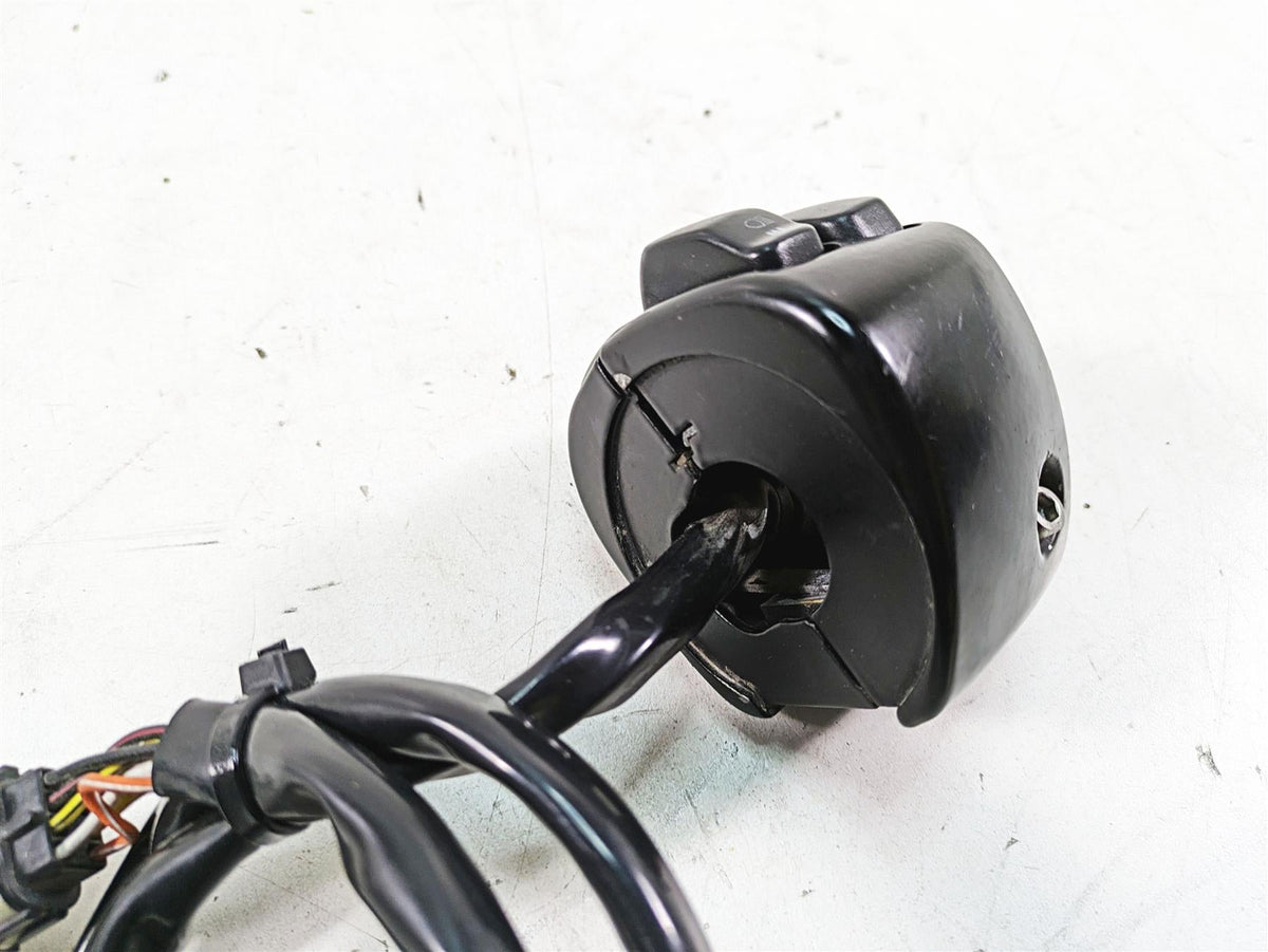 2007 Harley Sportster XL1200 C Left Hand Turn Signal Control Switch 71682-06A {{ shop.shopifyCountryName }} - Mototech271