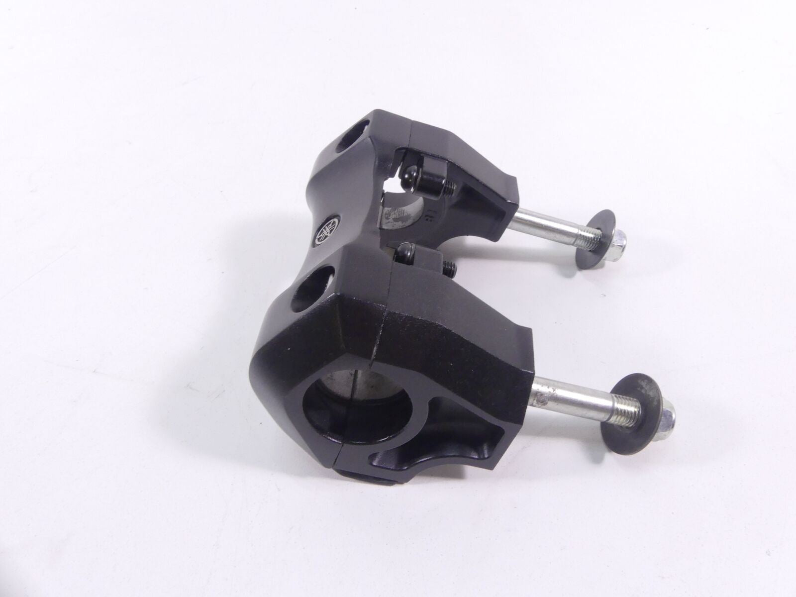 2019 Yamaha VMX17 V-Max 1700 Handlebar Handle Bar Riser Set 2S3-23441-01-00 {{ shop.shopifyCountryName }} - Mototech271