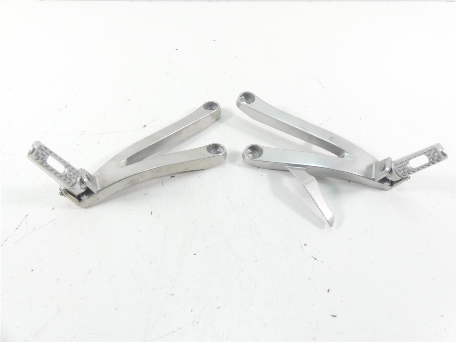 2021 Honda CBR600RR Rear Passenger Pillion Footpeg Foot Peg Set 50750-MFJ-D00 {{ shop.shopifyCountryName }} - Mototech271