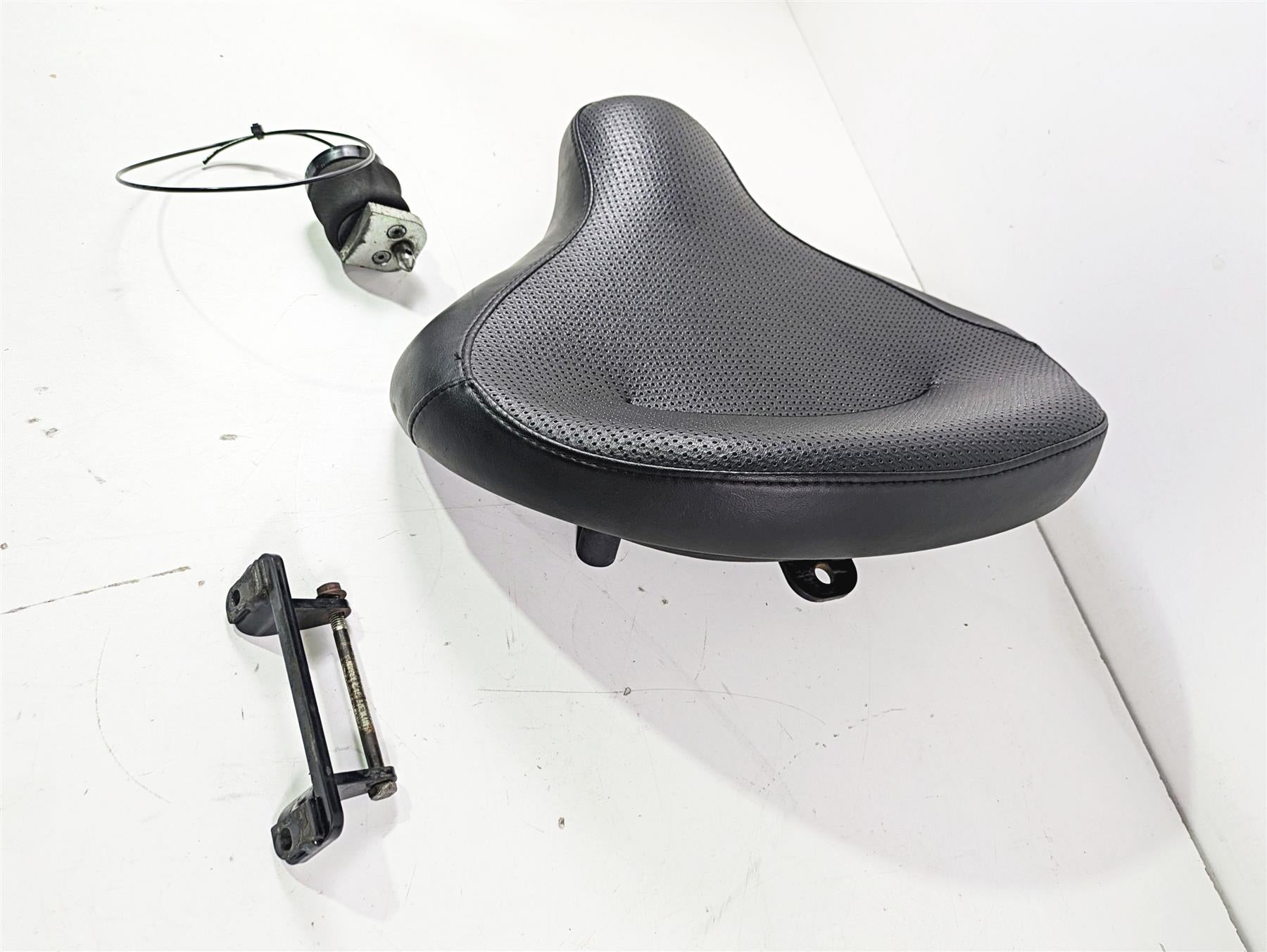 2008 Harley Touring FLHTP Electra Glide Seat Saddle + Air Spring 52242-83E {{ shop.shopifyCountryName }} - Mototech271