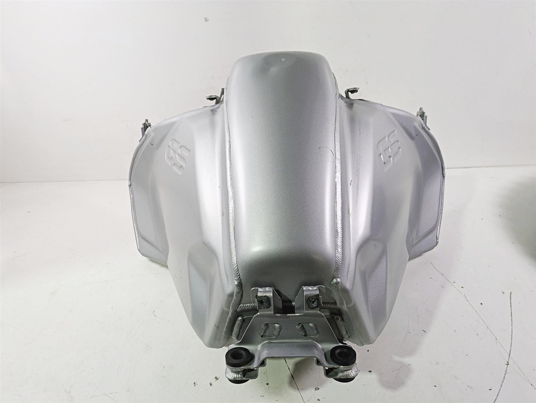 2015 BMW R1200GS Adv K51 Fuel Gas Petrol Tank 16118536188 {{ shop.shopifyCountryName }} - Mototech271