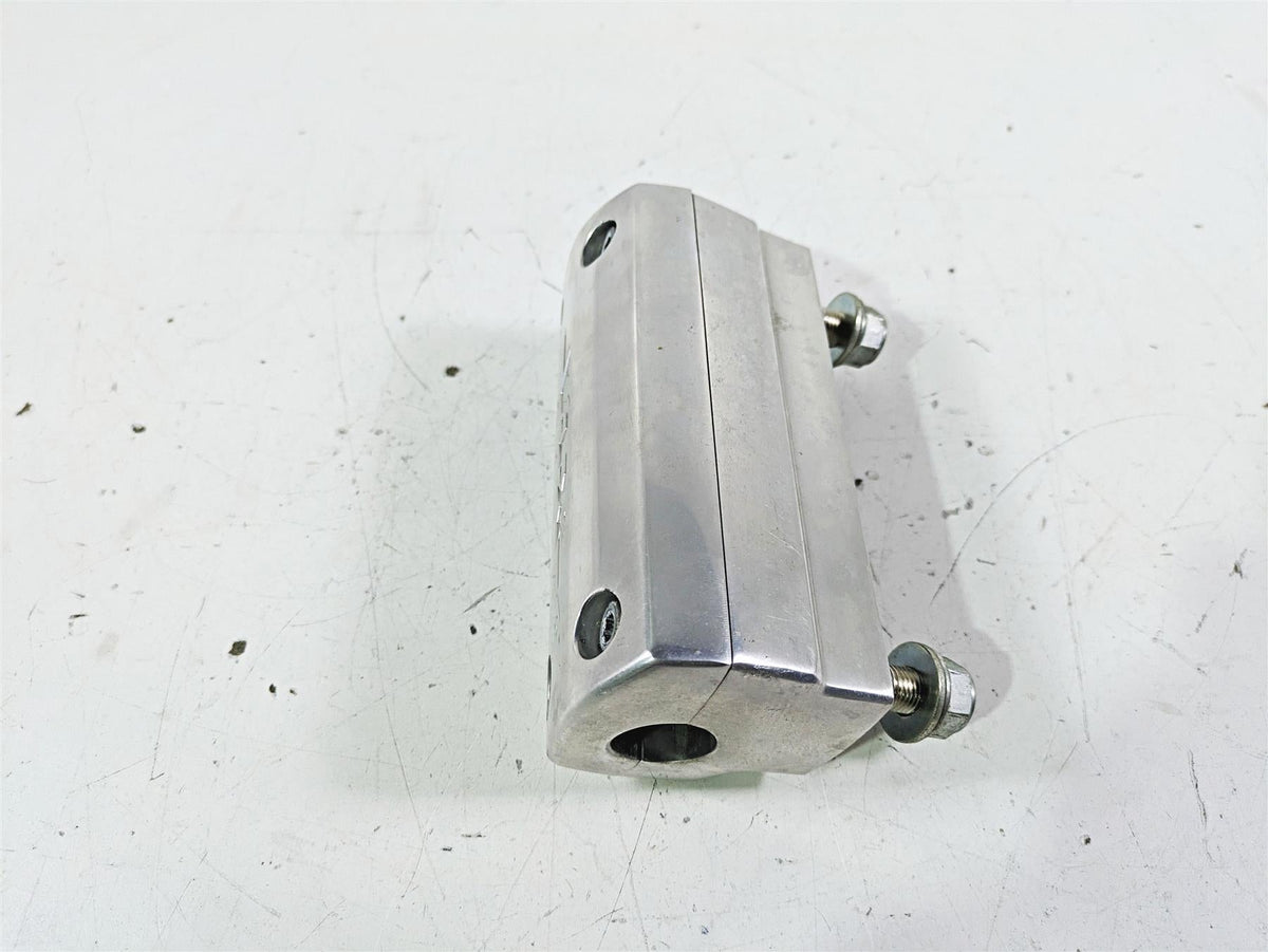 2002 Honda VTX1800 Retro Handlebar Riser Holder Set 53231-MCV-000 53131-MCV-000 {{ shop.shopifyCountryName }} - Mototech271