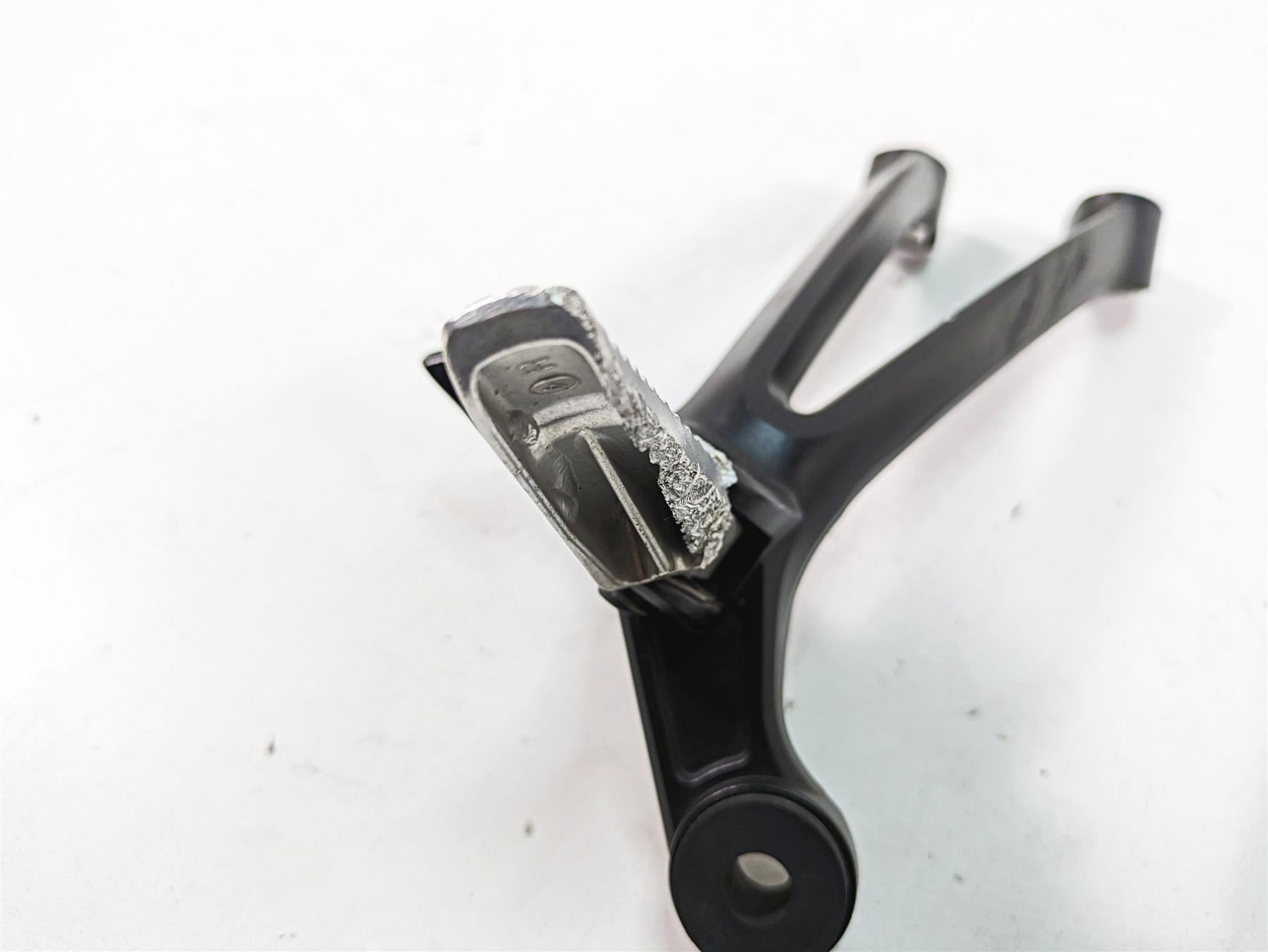 2009 Suzuki GSXR750 K9 Rear Footpeg Foot Peg Rest Mount Set 43600-37H00-YAP {{ shop.shopifyCountryName }} - Mototech271