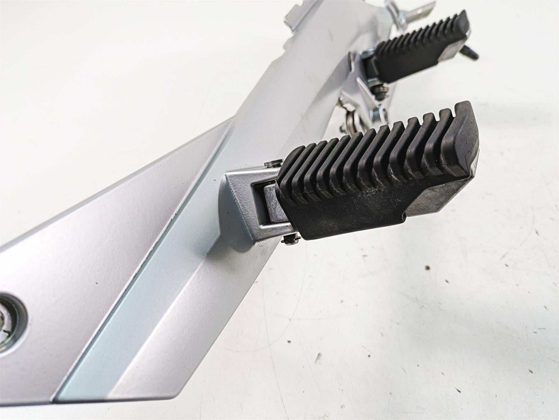 2007 BMW R1200RT K26 Right Footpeg Set& Brake Pedal 46717675290 {{ shop.shopifyCountryName }} - Mototech271