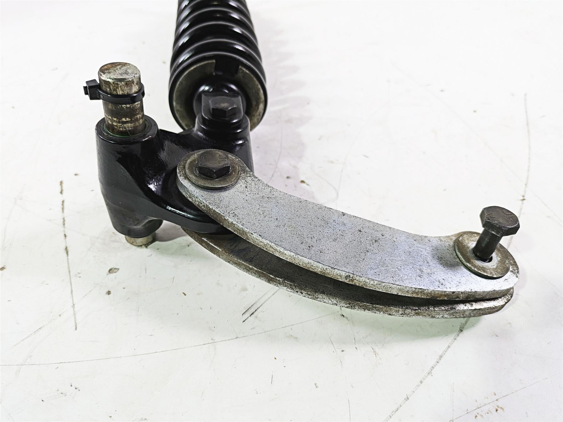 2004 Victory Kingpin Straight Rear Suspension Shock Damper Absorber 1541999 {{ shop.shopifyCountryName }} - Mototech271