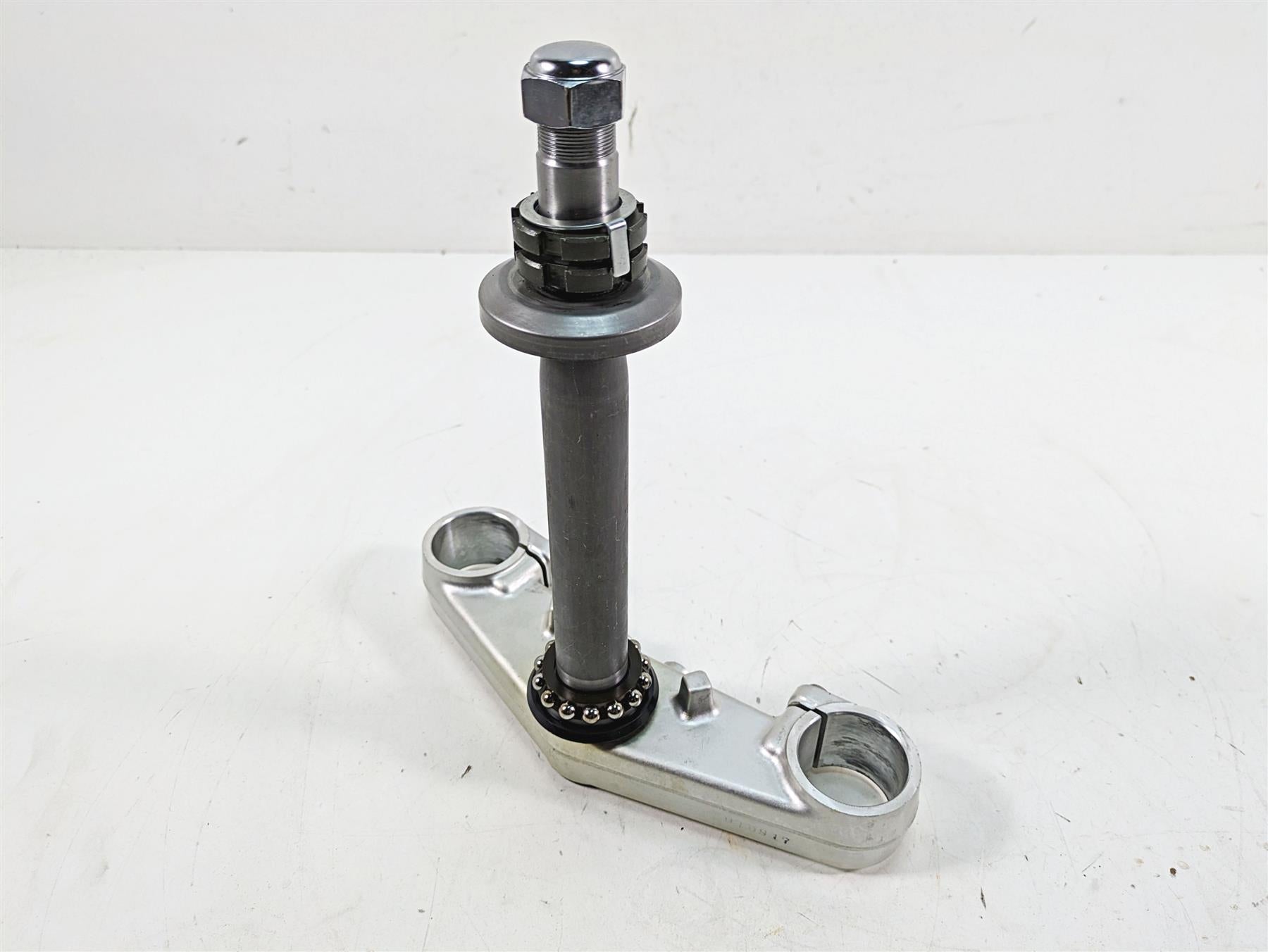 2002 Yamaha FZ1 FZS1000 Fazer Lower Triple Tree Steering Clamp 5LV-23340-00-00 {{ shop.shopifyCountryName }} - Mototech271