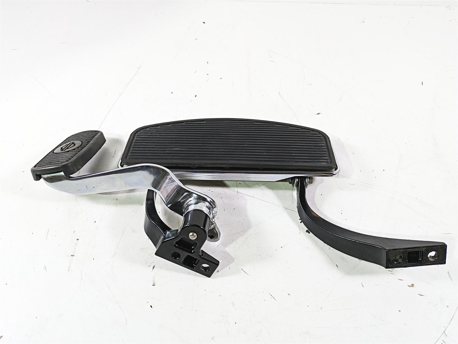 2012 Harley FLD Dyna Switchback Right Floorboard & Brake Pedal 54172-12 B {{ shop.shopifyCountryName }} - Mototech271