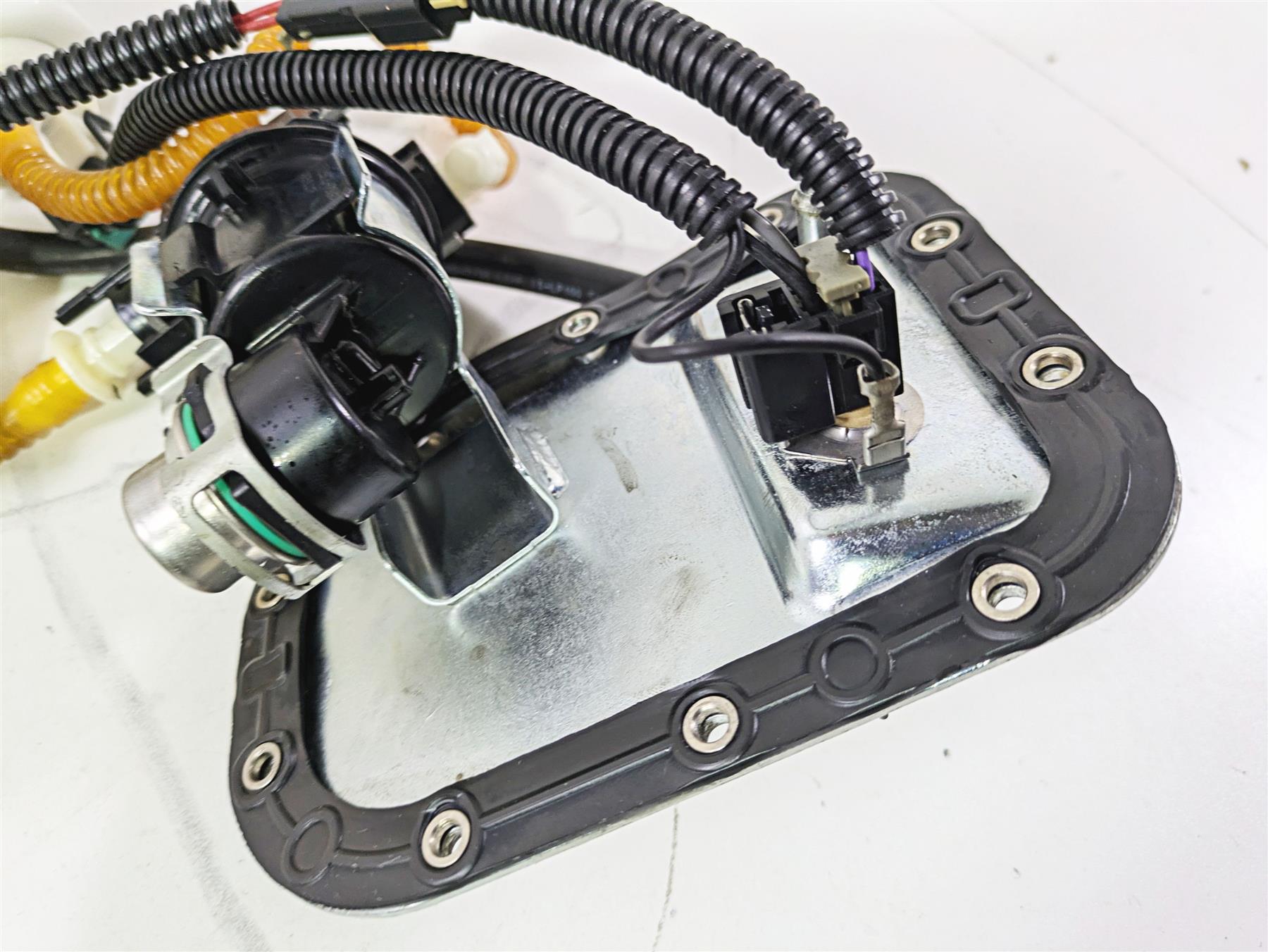 2017 Harley FLS Softail Slim Fuel Gas Petrol Pump - Tested 75252-11A 75284-08A {{ shop.shopifyCountryName }} - Mototech271