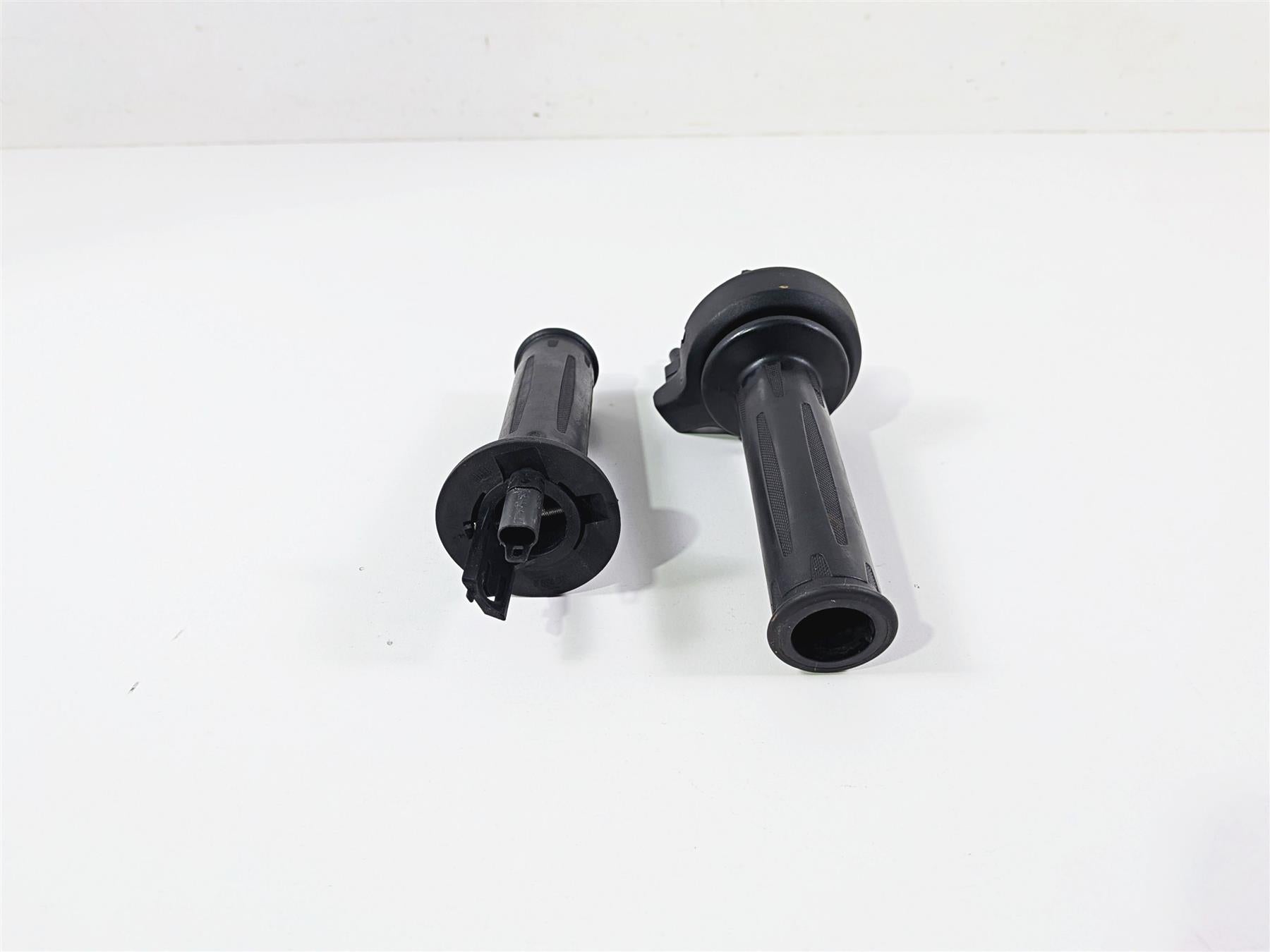 2023 BMW R nineT Scrambler K23 Heated Cruise Hand Grips 61318552120 61318554007 {{ shop.shopifyCountryName }} - Mototech271