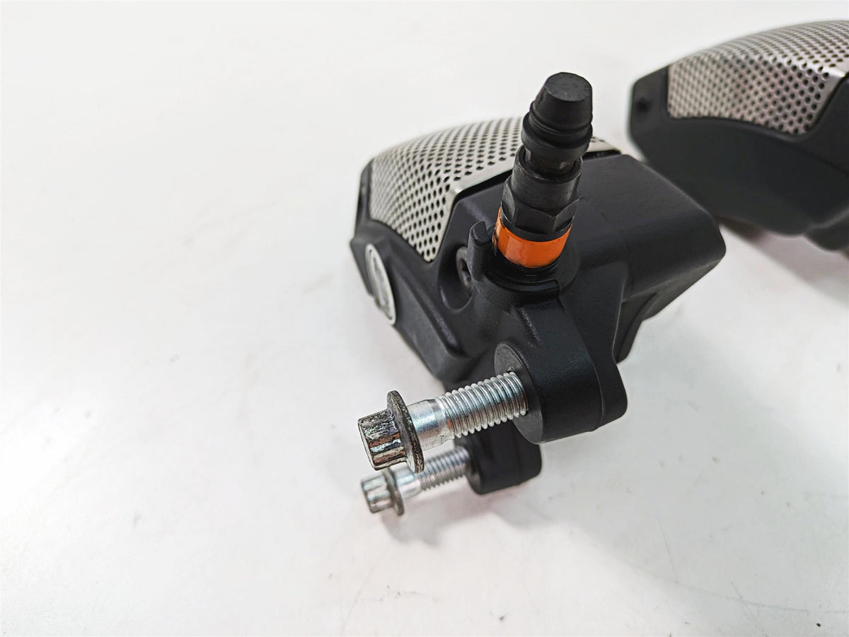 2020 Harley Touring FLHX Street Glide Front Brake Caliper Set 43027-08 44023-08 {{ shop.shopifyCountryName }} - Mototech271