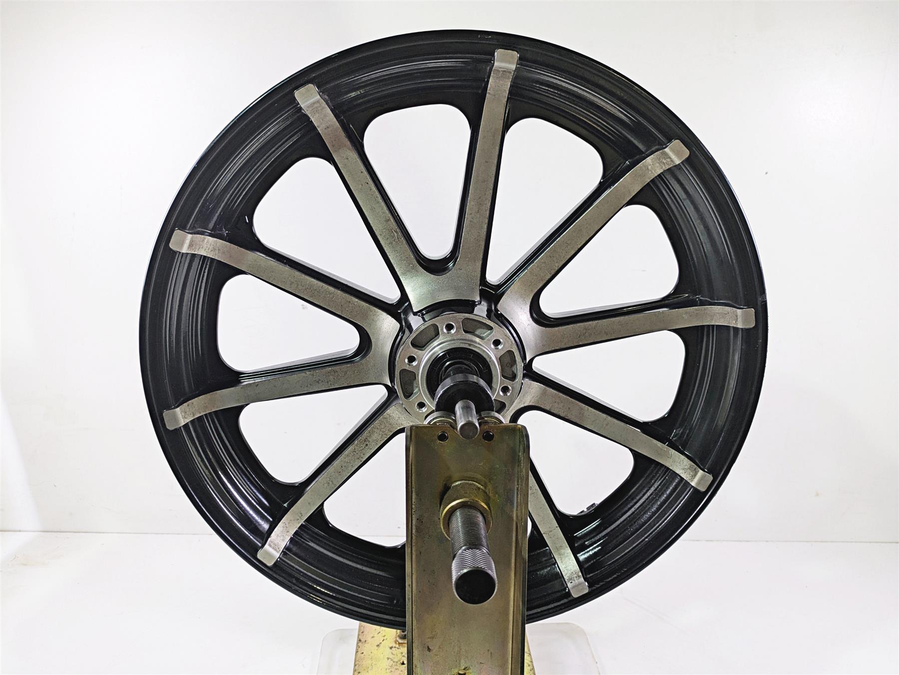2017 Indian Chieftain Limited Straight Front Wheel Rim 19x3.5 1523059 {{ shop.shopifyCountryName }} - Mototech271