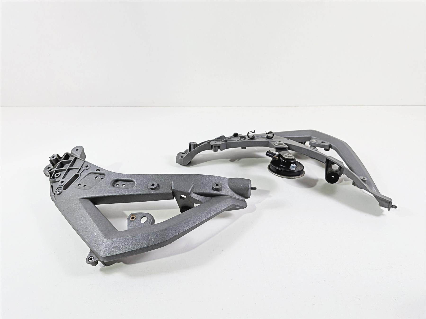 2015 BMW R1200GS K50 Front Left Right Side Stay Mounts Carrier Set 46638528674 {{ shop.shopifyCountryName }} - Mototech271