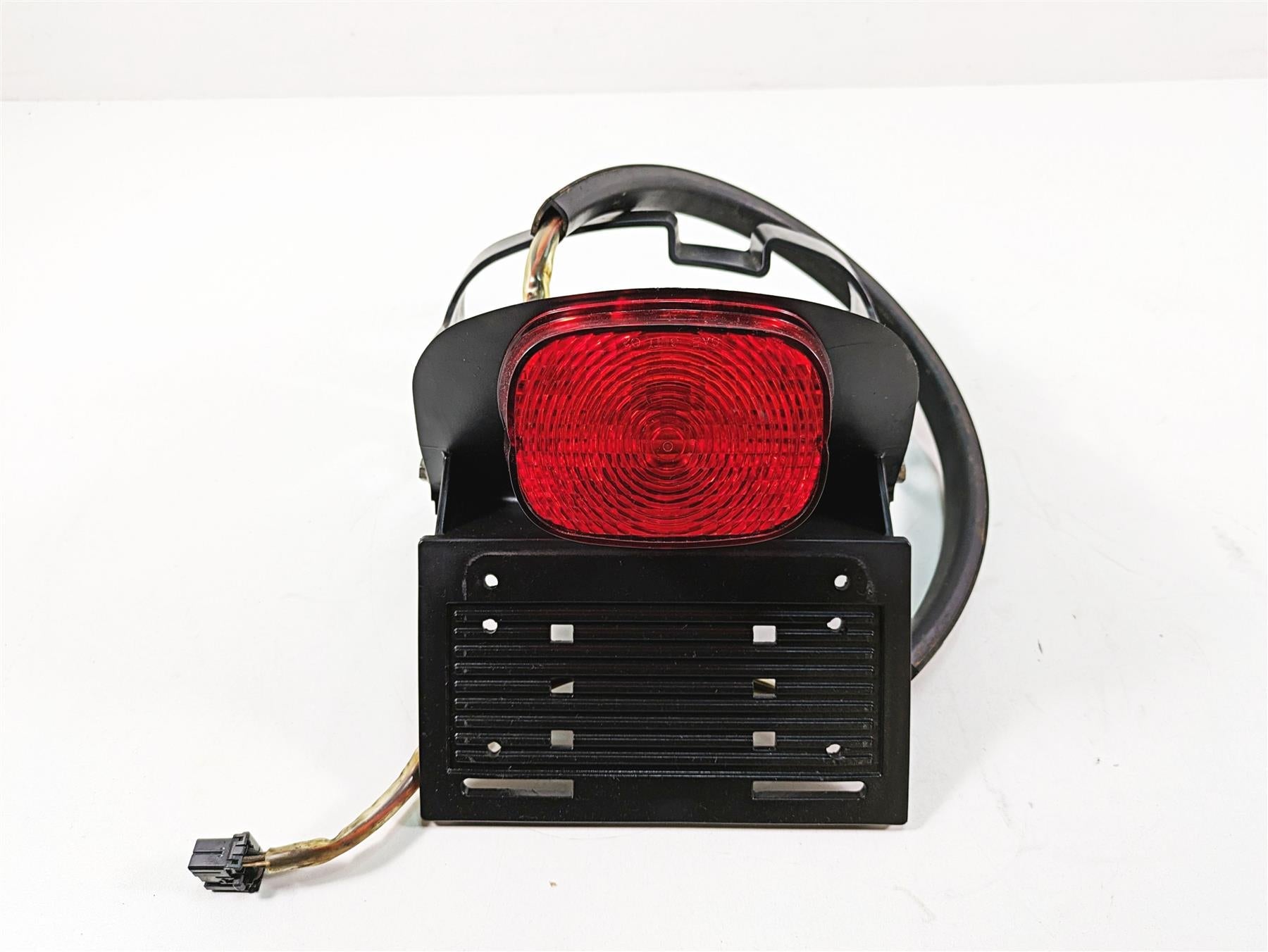 2009 Harley FXDF Dyna Fat Bob Taillight Tail Light & Plate Holder Read 60250-08A {{ shop.shopifyCountryName }} - Mototech271