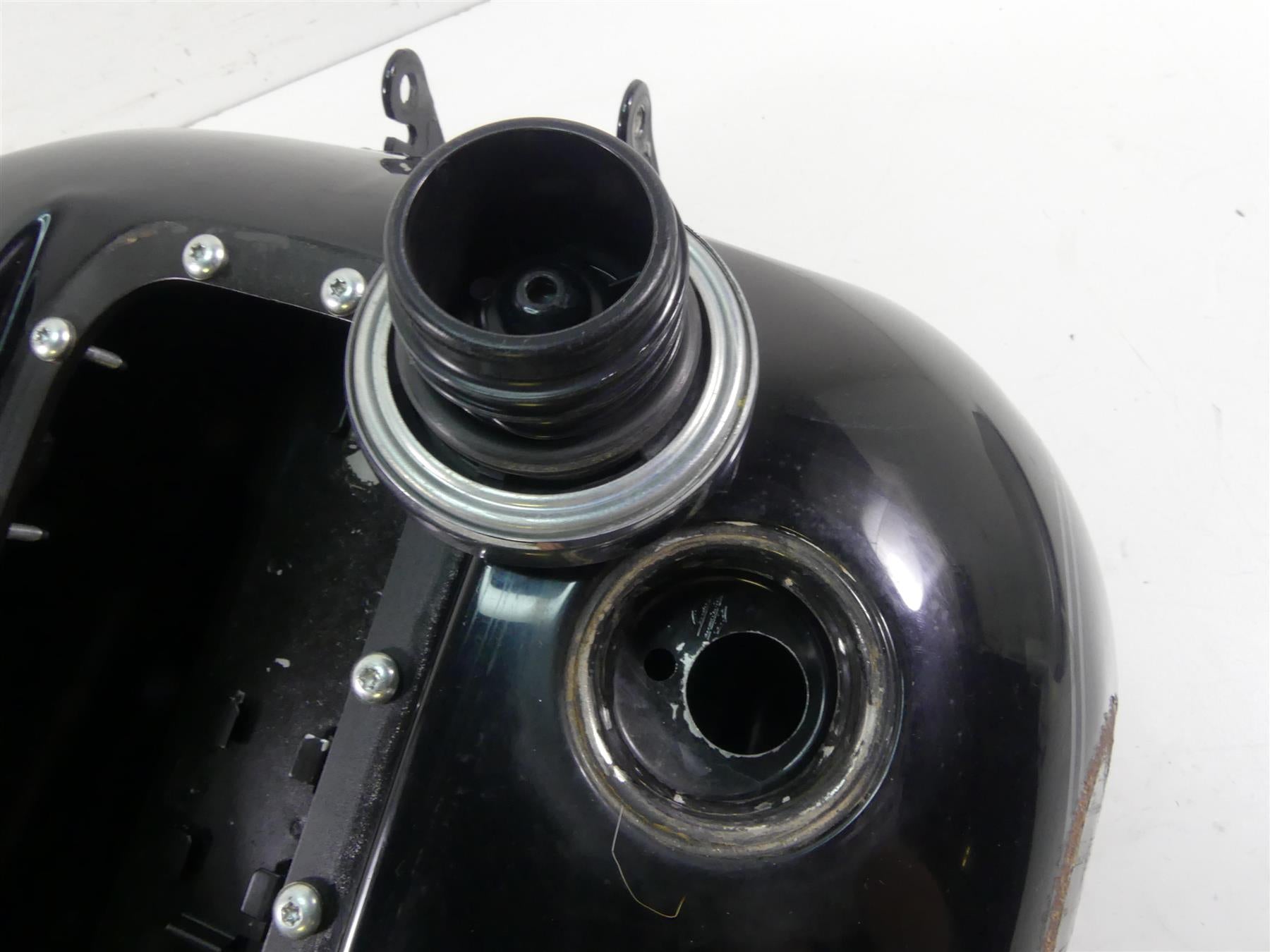 2009 Harley FXDL Dyna Low Rider Fuel Gas Petrol Tank -Dented 61593-04B {{ shop.shopifyCountryName }} - Mototech271