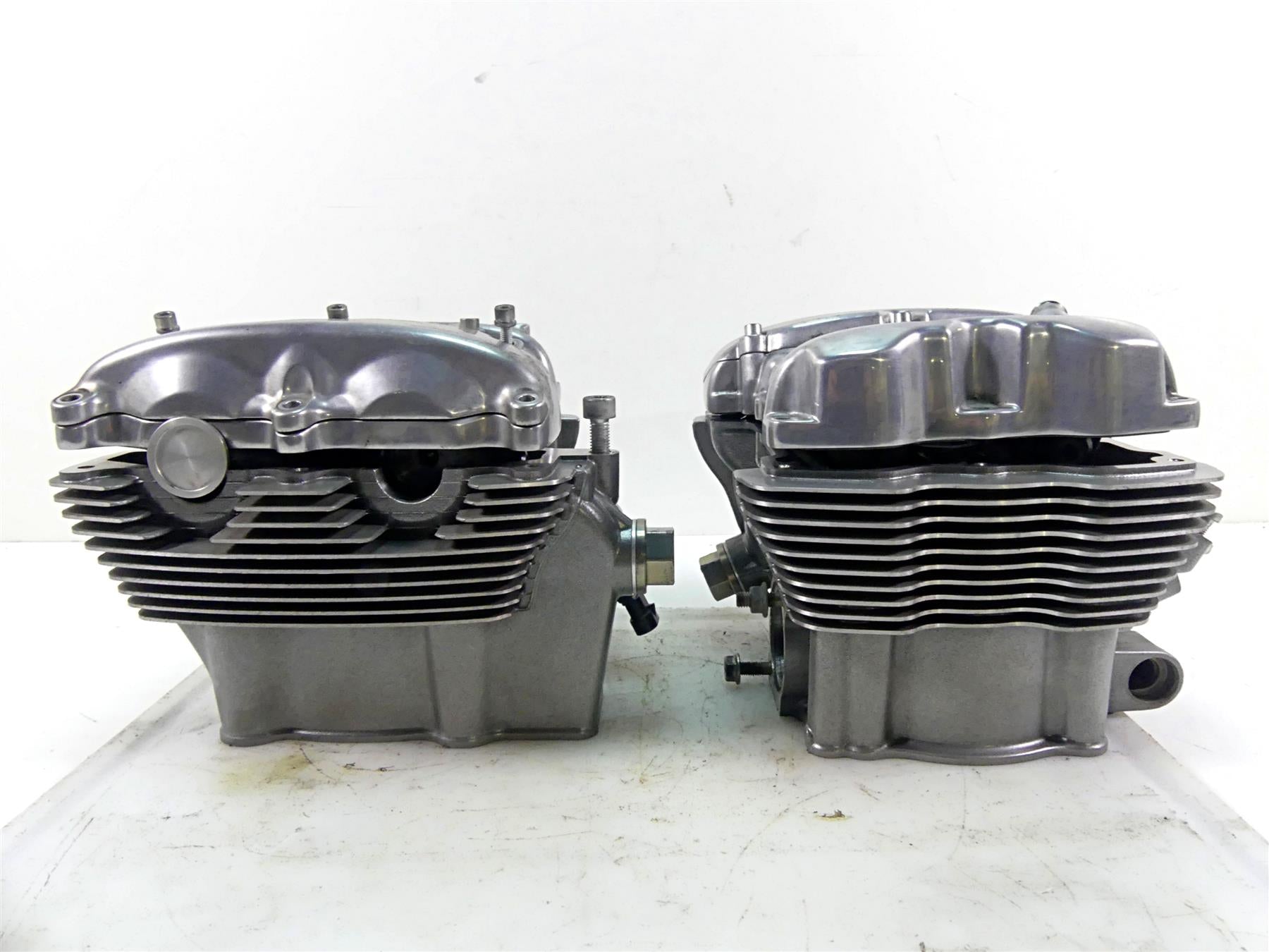 2013 Harley VRSCF Muscle Vrod Front Rear Cylinder Head Valve Cover Set 17691-08K {{ shop.shopifyCountryName }} - Mototech271