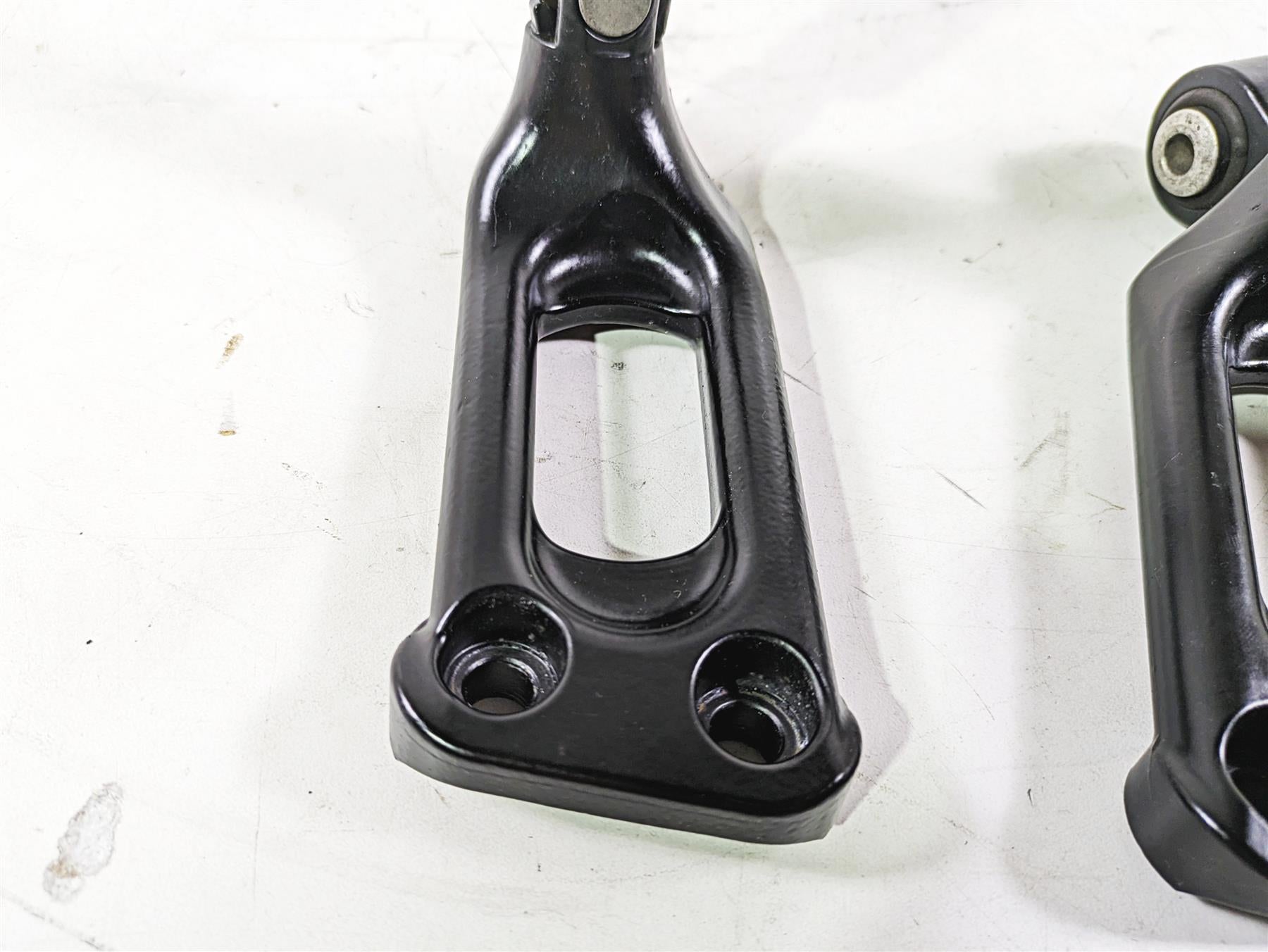 2013 Harley VRSCDX Night Rod Sp Rear Passenger Footpeg Set L 51723-07 R 51722-07 {{ shop.shopifyCountryName }} - Mototech271