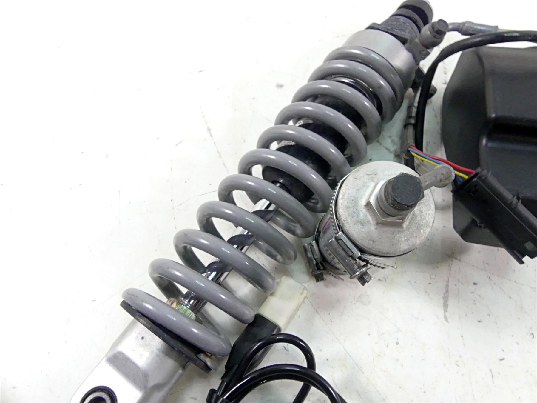 2009 BMW R1200 GS K25 Straight Front Esa Suspension Shock -For Parts 31427728208 {{ shop.shopifyCountryName }} - Mototech271