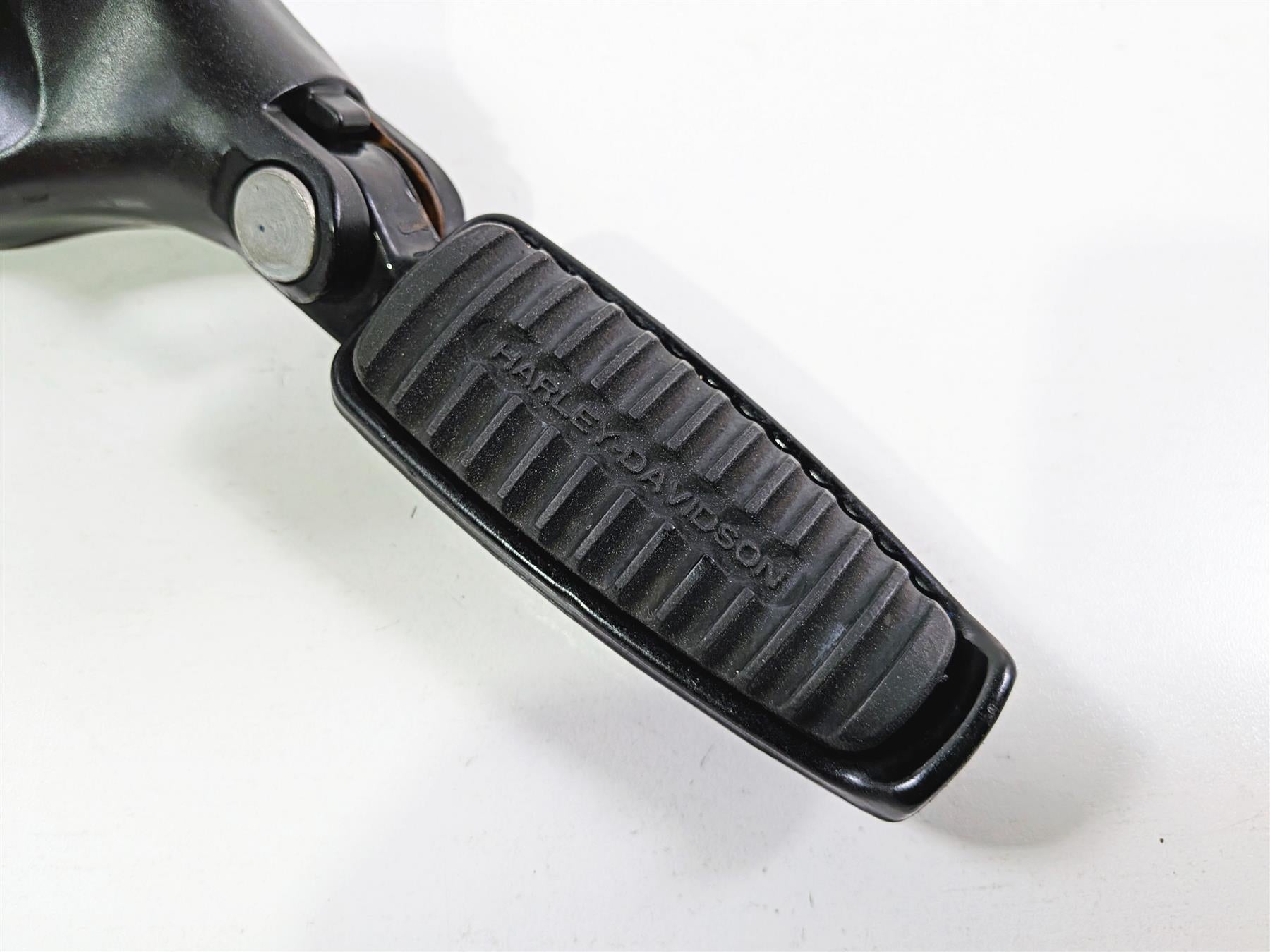 2011 Harley VRSCDX Night Rod Rear Left Passenger Foot Peg & Mount 51723-07 {{ shop.shopifyCountryName }} - Mototech271