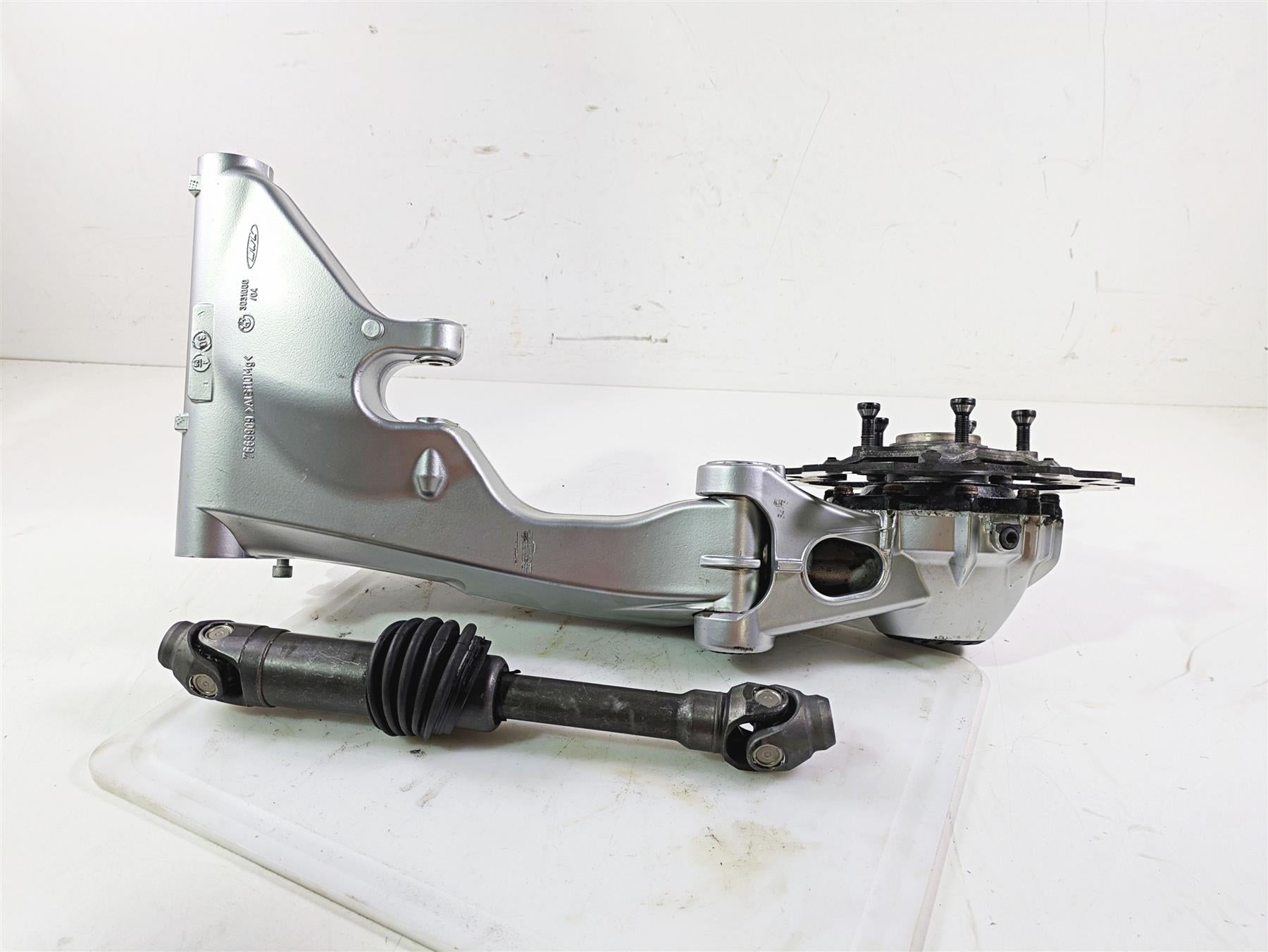 2009 BMW R1200RT K26 Swingarm Differential Drive Shaft 34/13 33117726895 {{ shop.shopifyCountryName }} - Mototech271